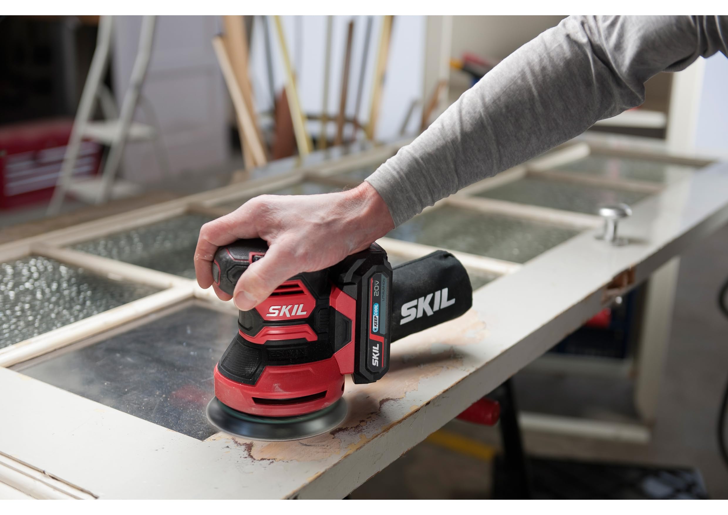 Skil Lijadora orbital con batería de 125 mm, 3745 CA, 20 V Max (18 V), lijadora con disco de lijado de 125 mm, con bolsa para el polvo y adaptador de aspiradora y 3 hojas de lija de SR1E3745CA