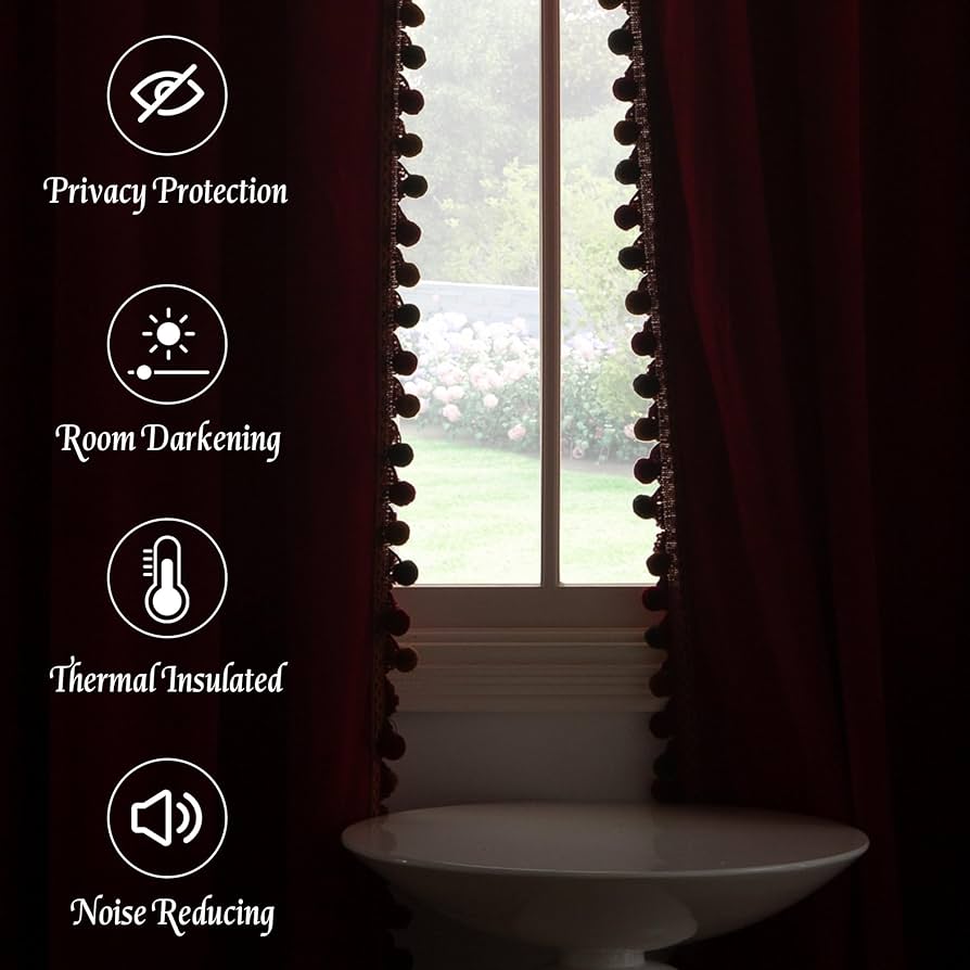 Amazon｜StangH クリスマスレッドポンポンベルベットカーテン