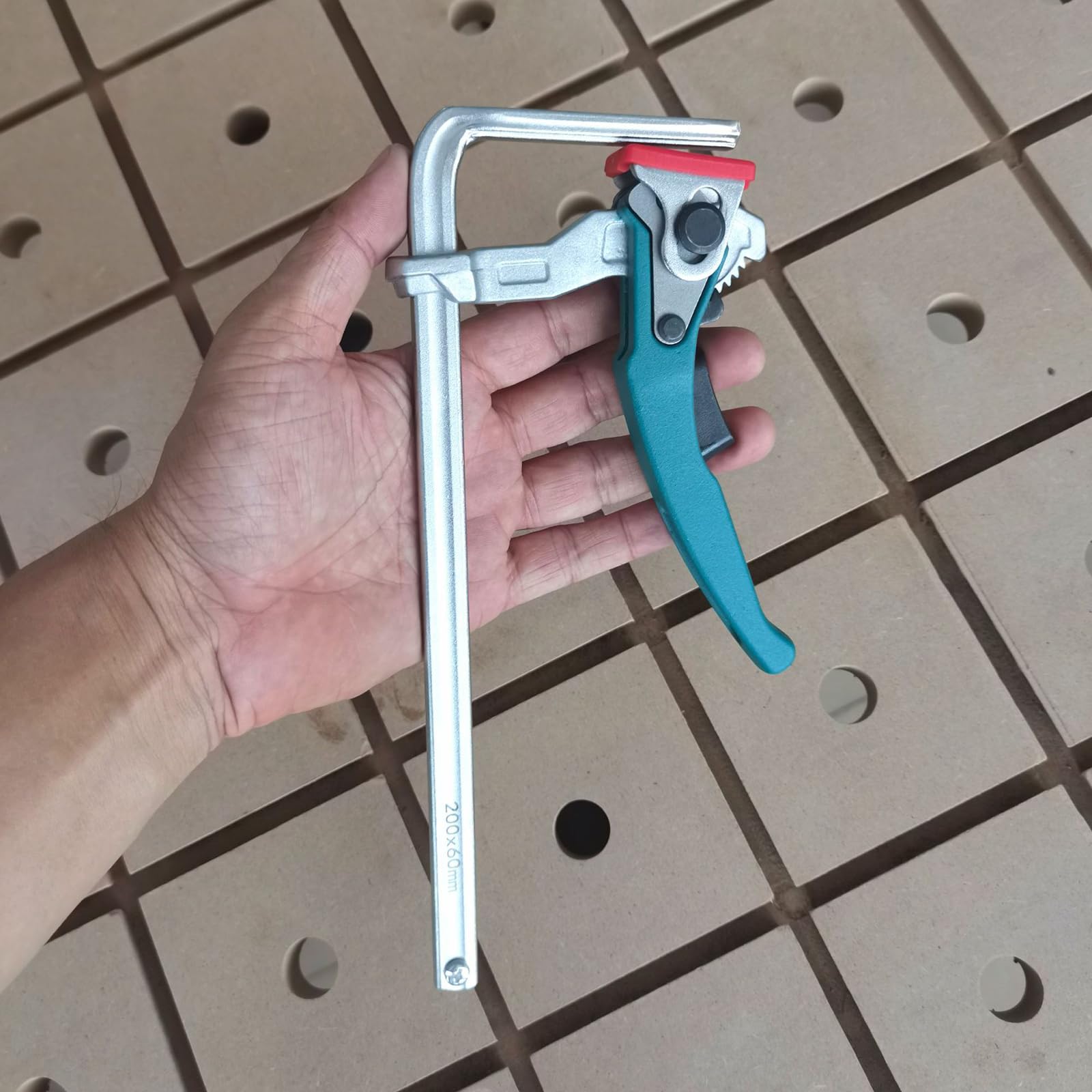 Pratico Morsetti di Lunghezza 200mm Accessorio Portatile per Banchi da Lavoro Pressione Rapida Regolabile con Superfici Morbide Protettivo Morsetti Da Tavolo In Acciaio Inox
