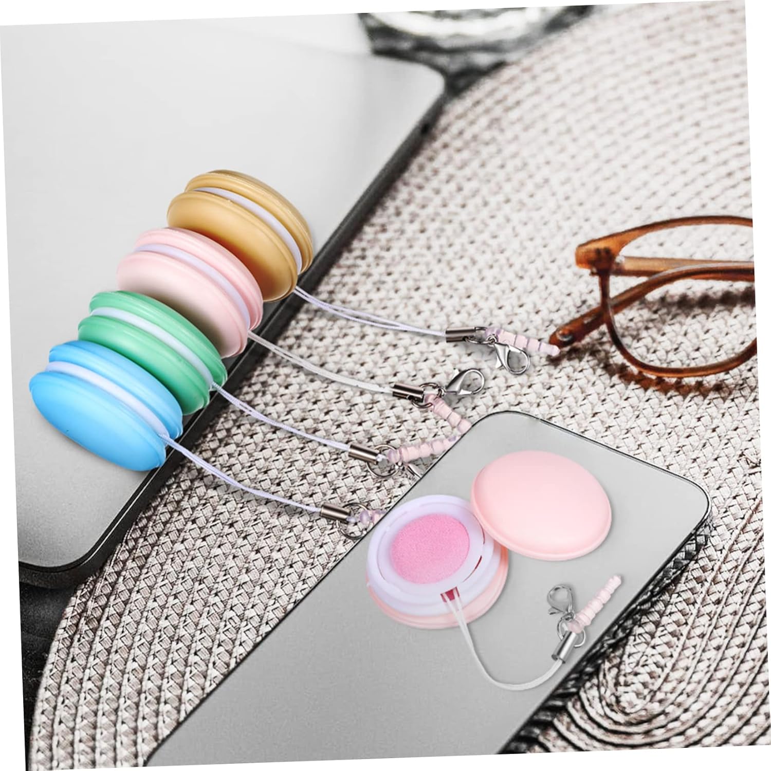 Macaron Screen Cleaner Wipes 18-Piece Set for Smartphones and Tablets Decorative Hanging Pendants Random Colors