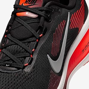 Amazon | [ナイキ] ボメロ 18 Vomero 18 ブラック/ブライトクリムゾン