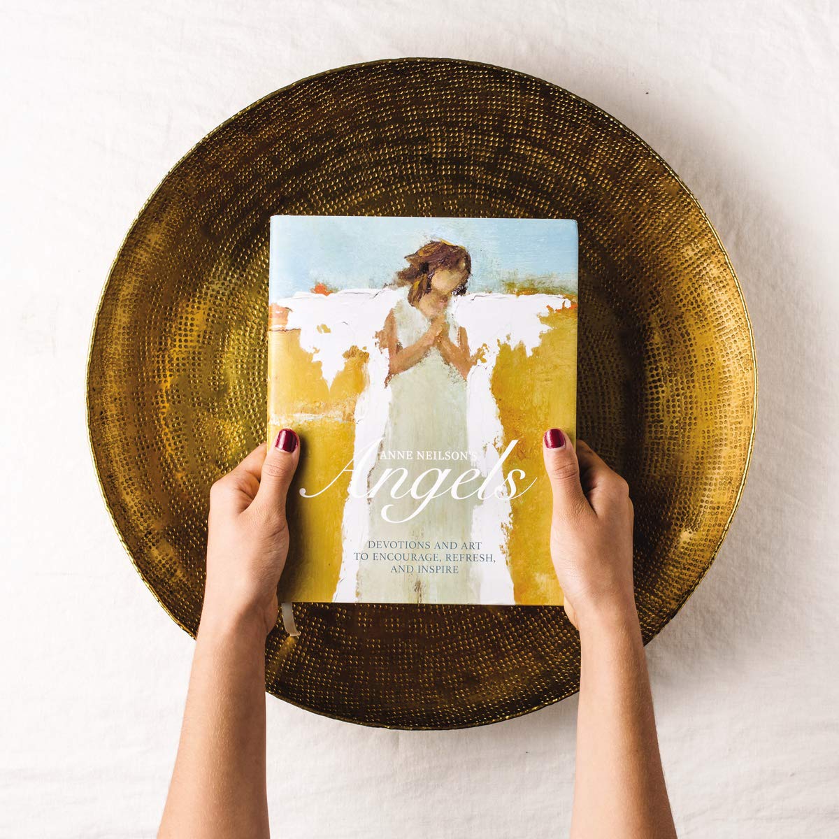 Anne Neilson's Angels: Devotions and Art to Encourage, Refresh, and Inspire (A 40-Day Devotional)