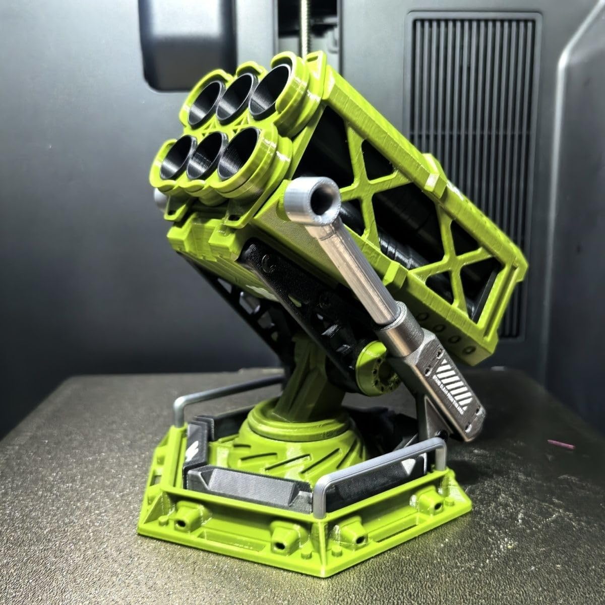 3D Printed Military Rocket Launcher Pen Holder, Sci-Fi Missile Launcher Desktop Organizer with Mechanical Linkage & Clicking Gears, 6-Slot Storage for Markers & Hobby Knives, Unique PETG Office Decor
