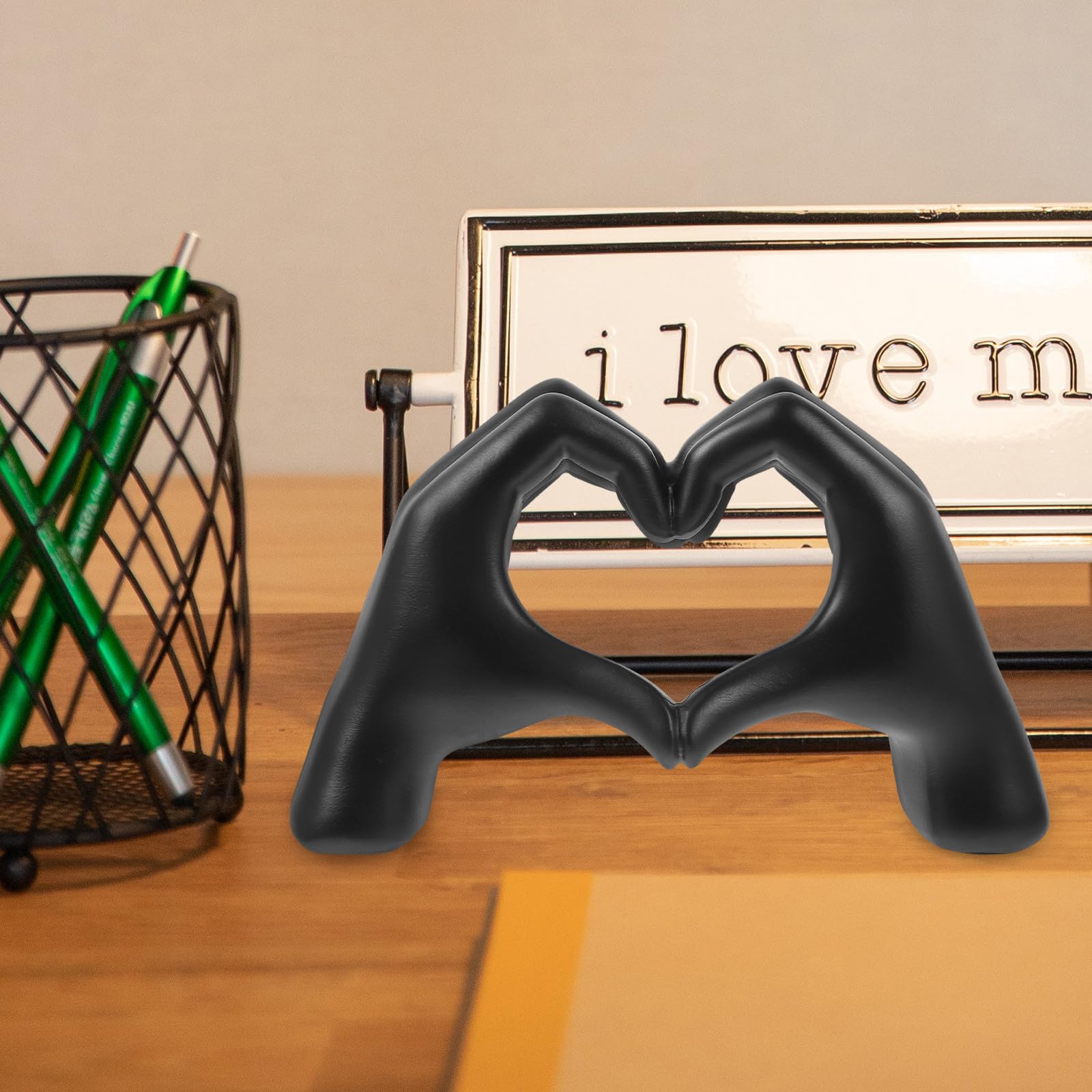 GANAZONO Scultura da Tavolo a Forma di Cuore Gesto della Mano in Resina Nera, Resistente e Robusta, Decorazione Elegante per Interni e Scrivania