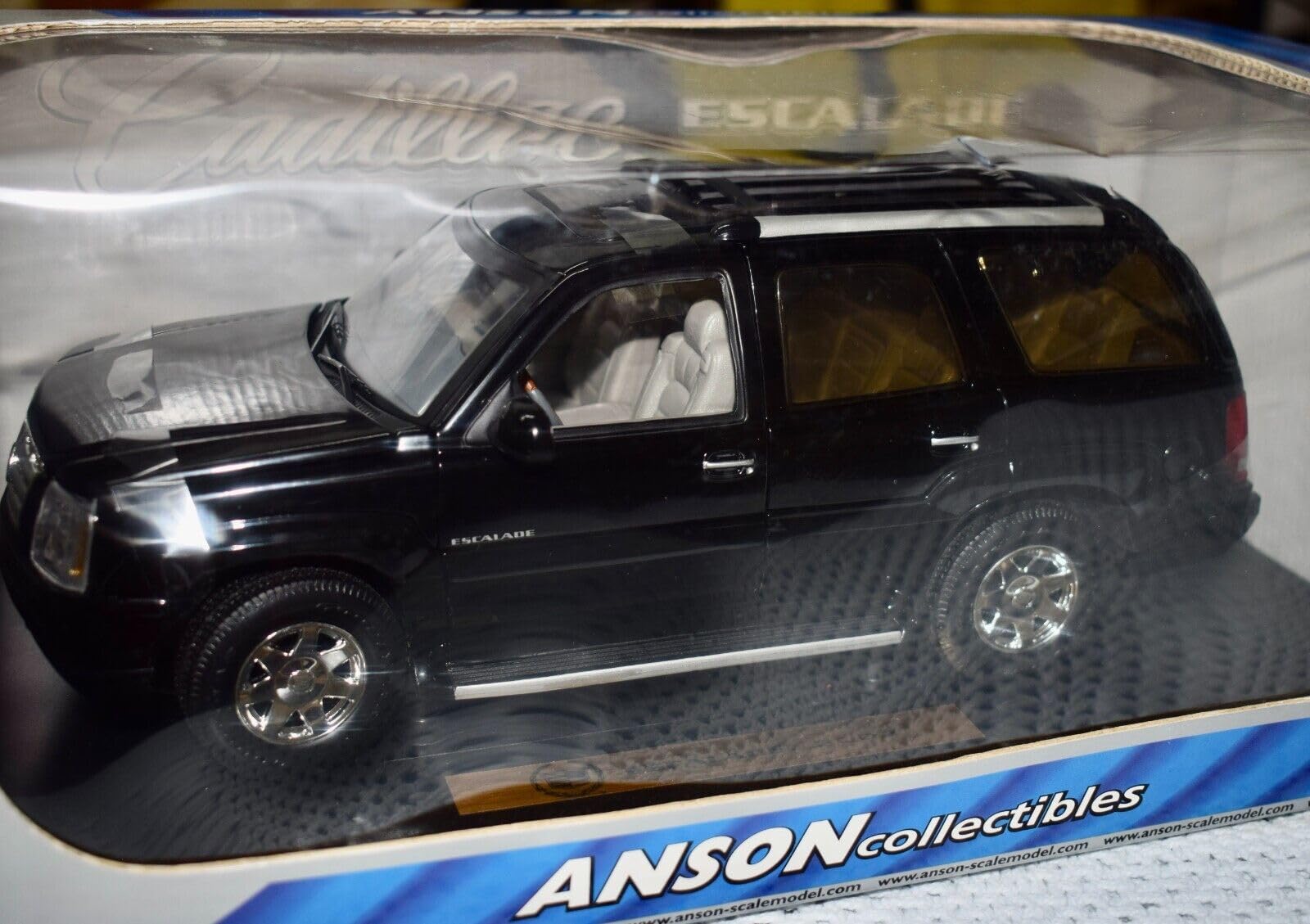 Amazon.co.jp: Anson 2002 ブラックキャデラックエスカレード 1:18 
