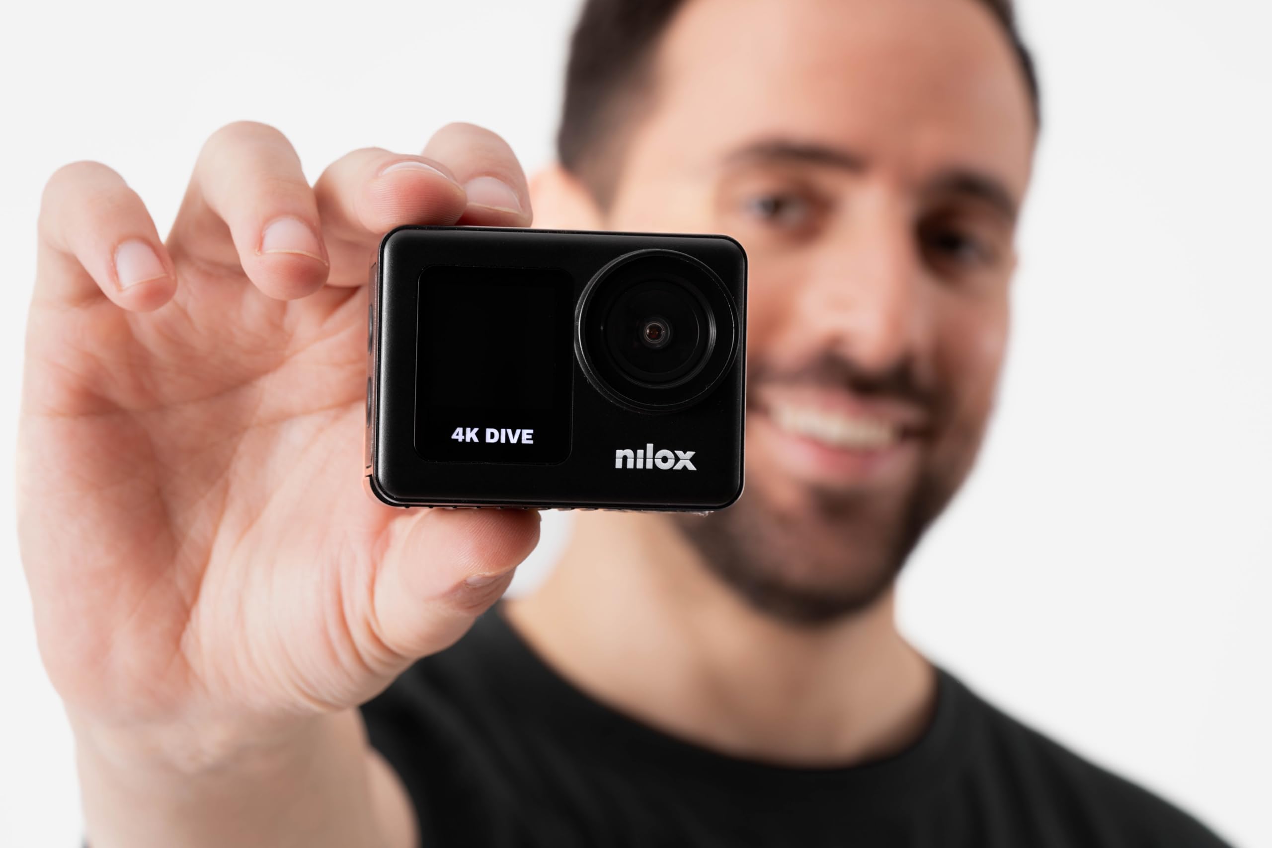 Nilox, Action Cam 4K Dive, Action Camera 4K/60fps, Doppio Schermo con Touch Screen, Connessione Wifi, Resistente all'Acqua fino a 30m con Custodia Protettiva, Batteria 1050 mAh, Memoria SD 128 GB