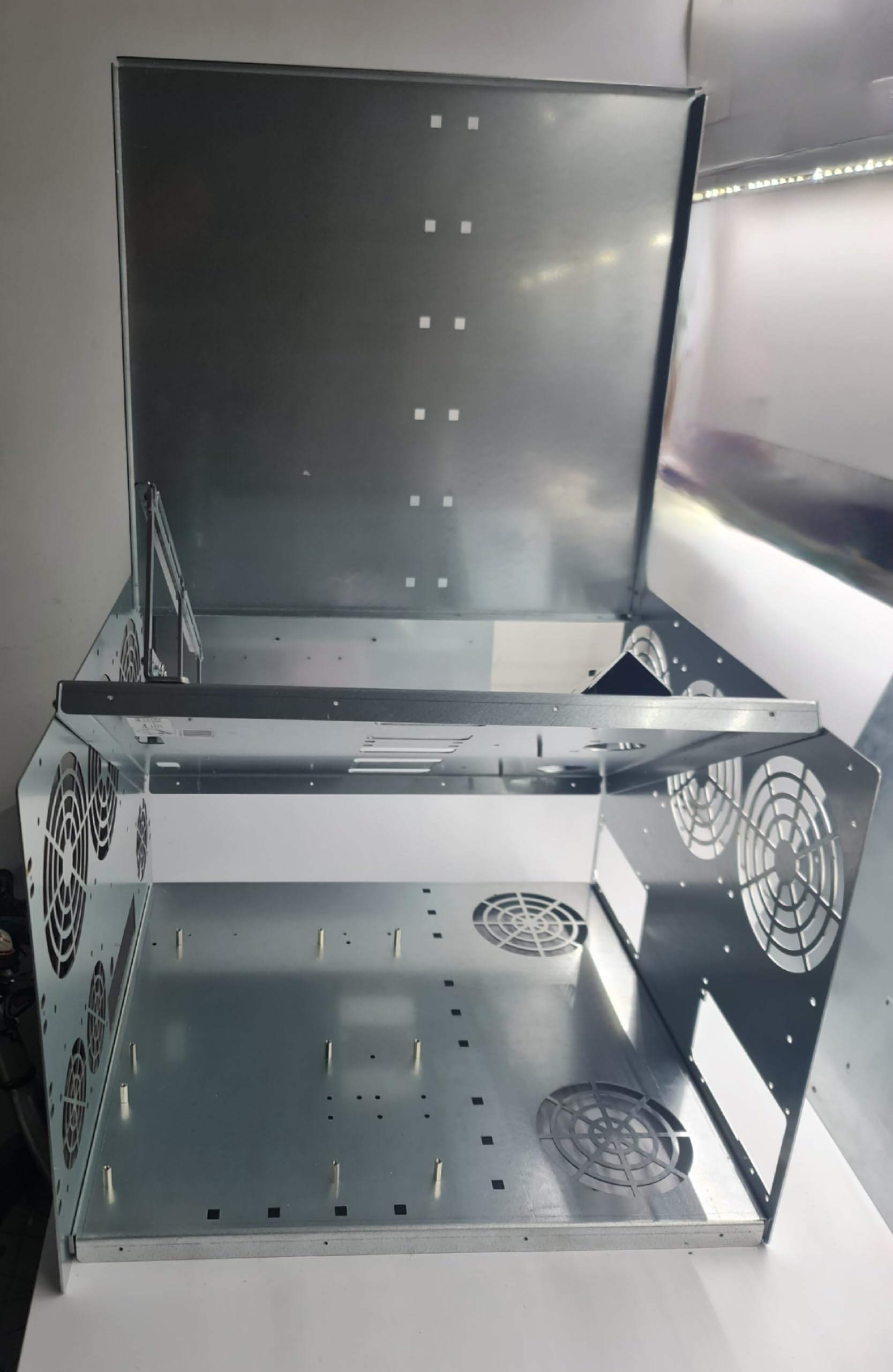 Rack 19 pollici CASE per crypto, AI, laboratorio di casa. Dimensioni 8U, ATX 2 x PSU, 6 x GPU, 6 x FAN 140 x 140