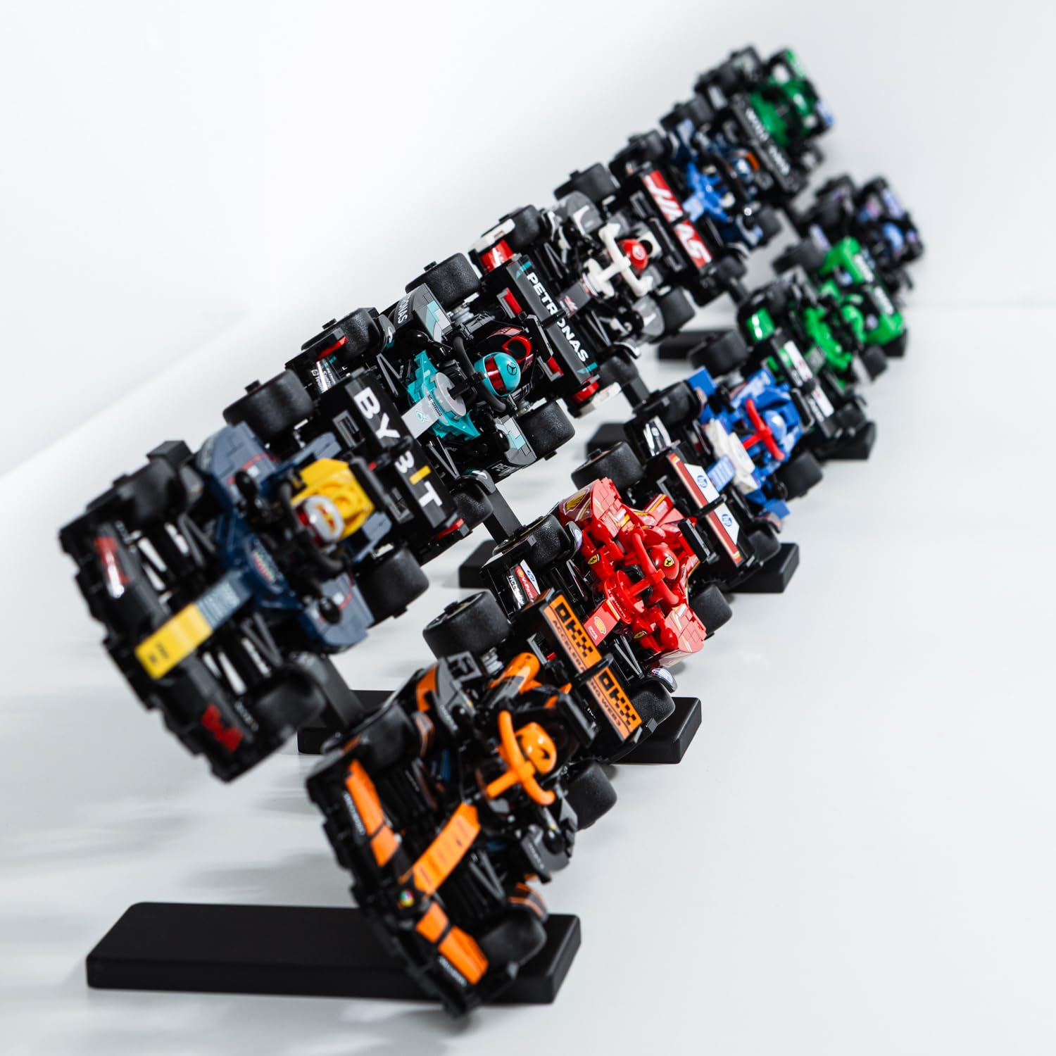 Speed Champions F1 Displayständer (5er-Pack) – Kompatibel mit LEGO Formel 1 Sets 76906 bis 76919 – Platz für 10 Autos – Vertikale Display-Erhöhungen für Rennwagen-Sammlung