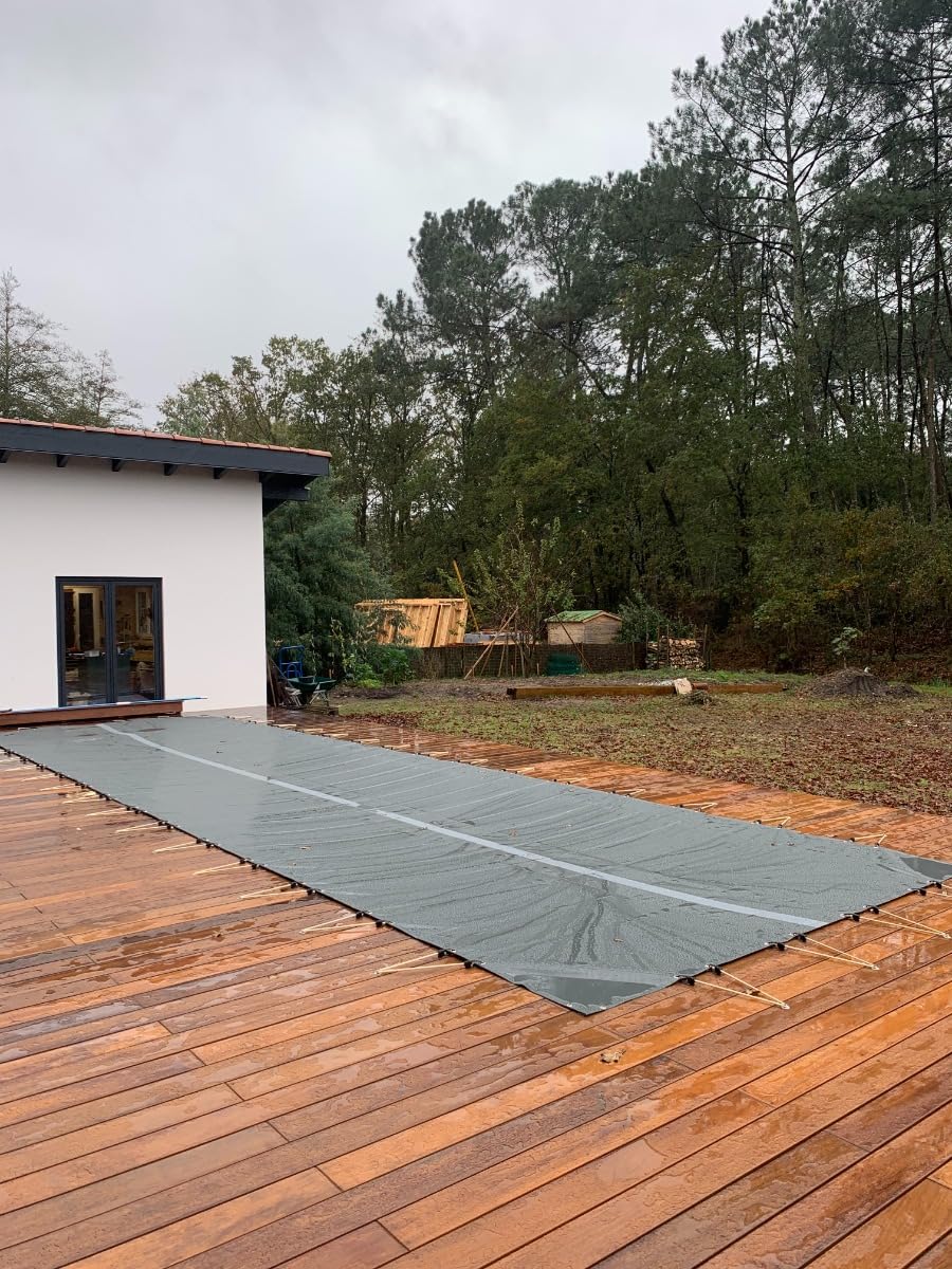 Bâche d'Hivernage Anthracite 8,60 x 4,60 m Piscine Maximum 8 x 4 m avec Grille Centrale d'Evacuation - Fabrication Française - Direct Usine - 550 g/m² - Livrée avec Sandows Cabiclic + Pitons Crosse