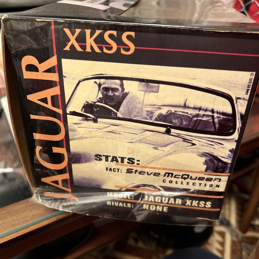 絶版JAGUAR XKSS ダイキャストミニカ　1:18 絶版JAGUAR XKSS ダイキャストミニカ1:18