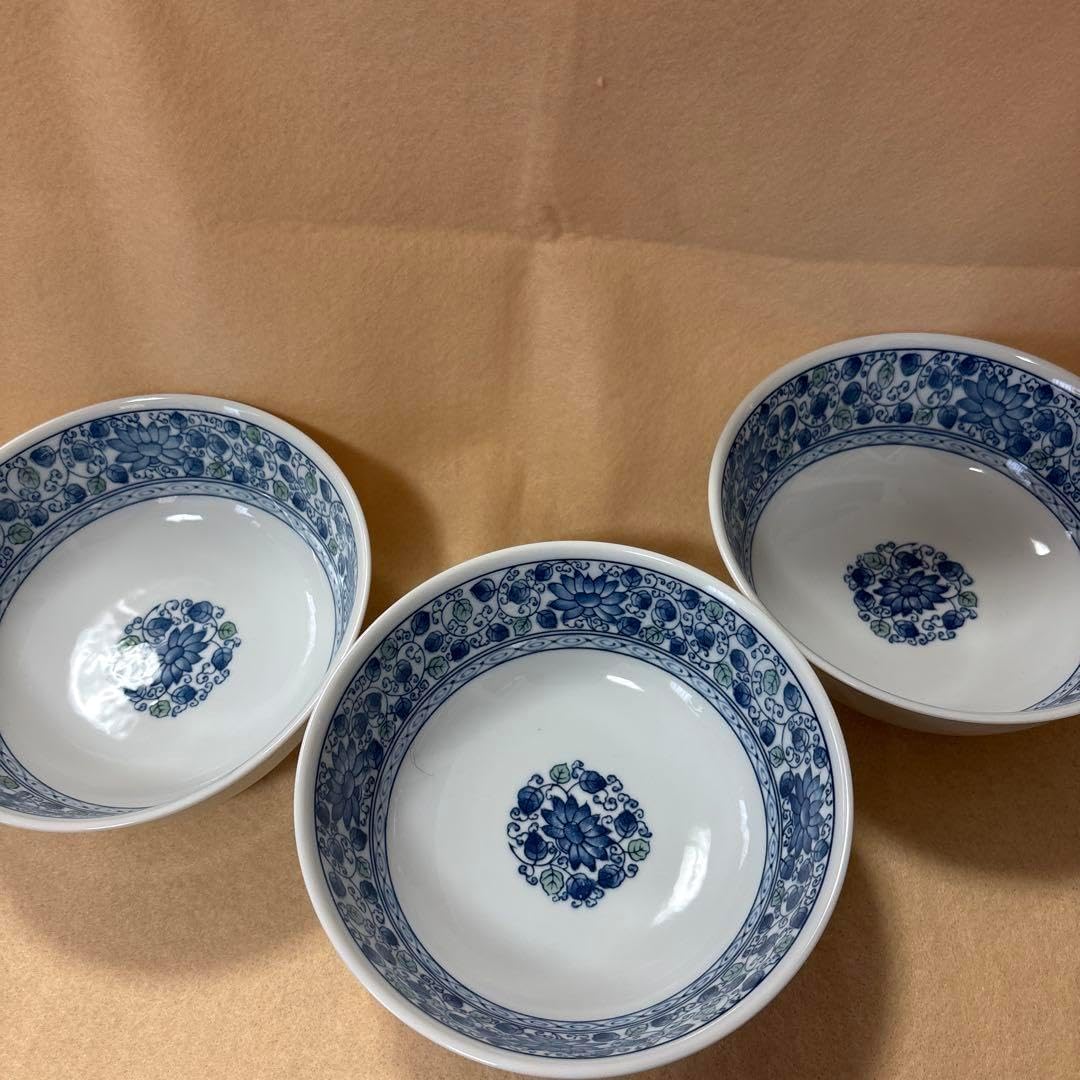 青い花柄の陶磁器丼 3個セット たち吉 たち吉 花からくさ 小丼