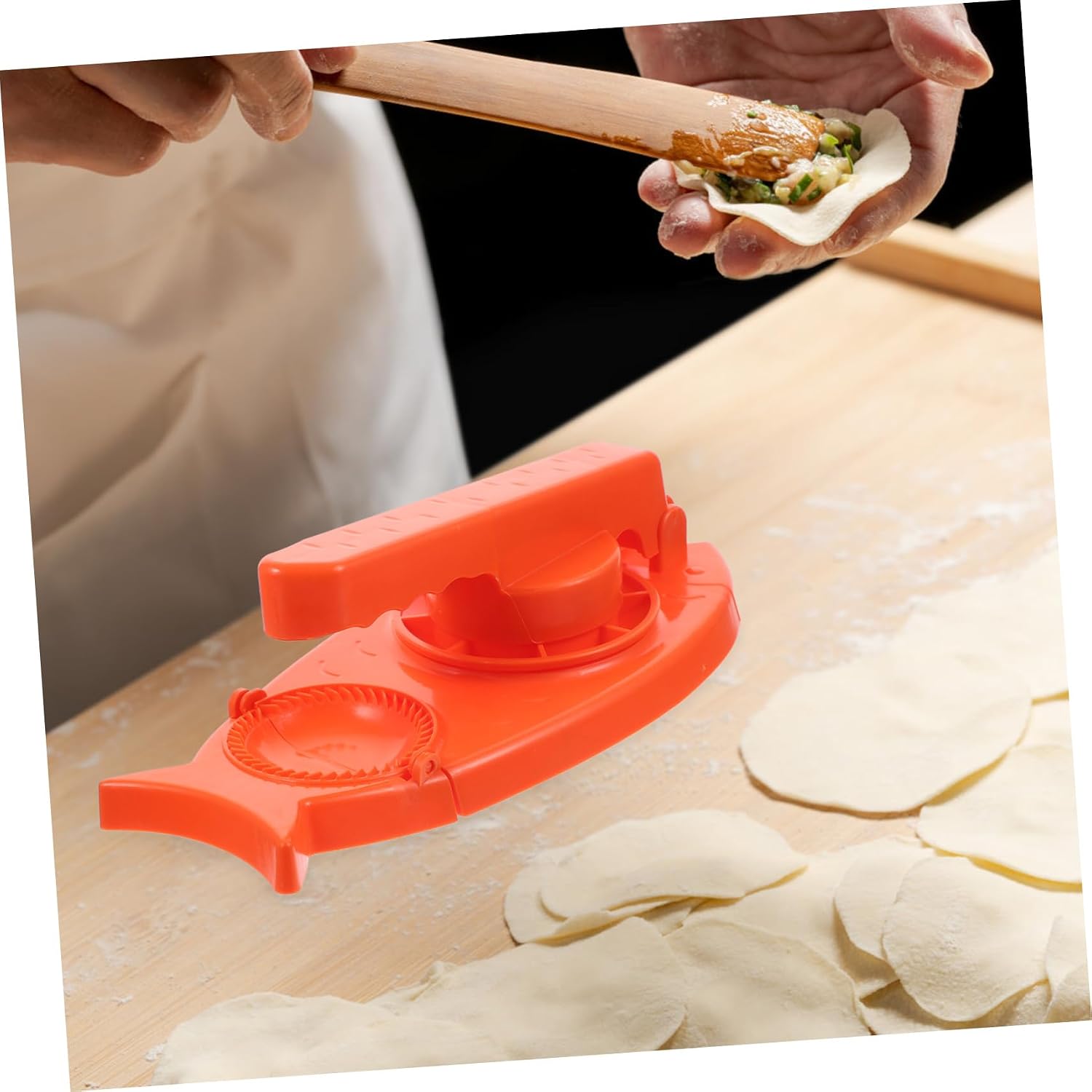 Cabilock 2PCS Dumpling Maker Press Mold Dough Cutter Portable Reusable Kitchen Tool for Easy Dumpling Wrapping Suitable for Homemade and Pastries