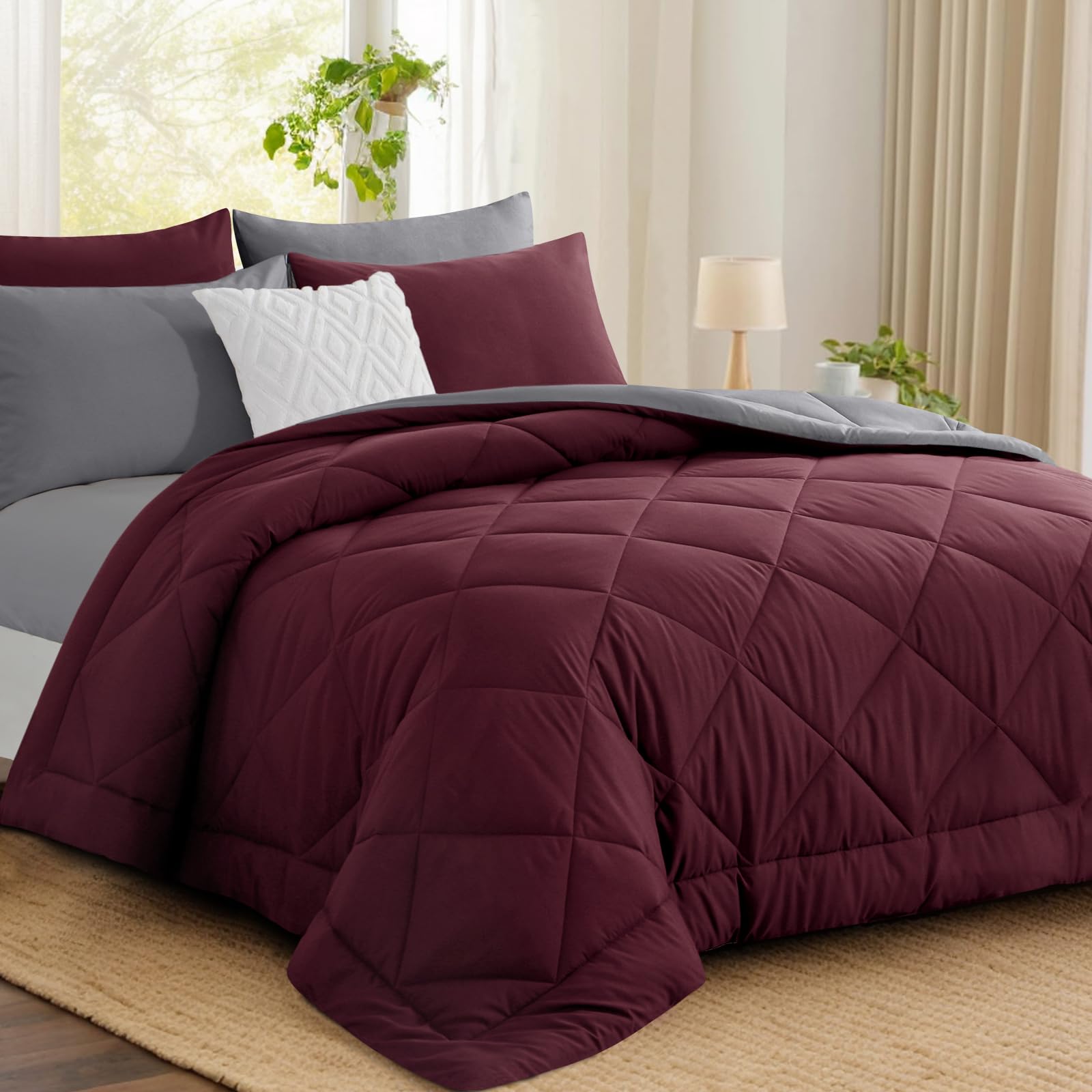 Aisbo Coverless Duvet Super King Size 10.5 Tog - 260x 220cm, Burgundy Red Cosy and Lightweight Quilt, Reversible Comforter with 2 Pillowcases, Burgundy Red/Grey