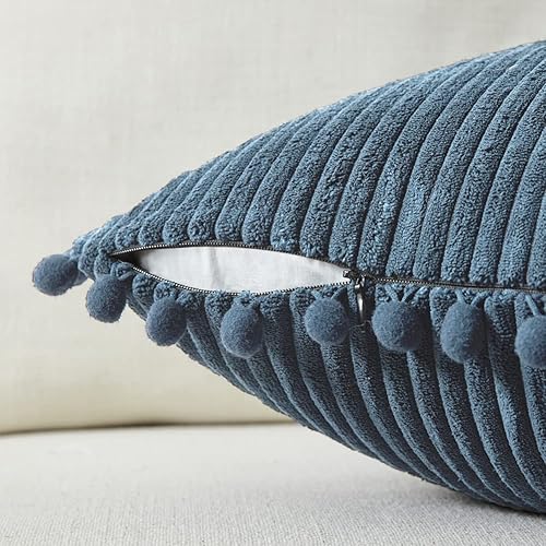 Vista 31 de Fancy Homi - Paquete de 2 fundas decorativas color gris oscuro para cojines, fundas rectangulares de pana suave y con pompones, estilo bohemio