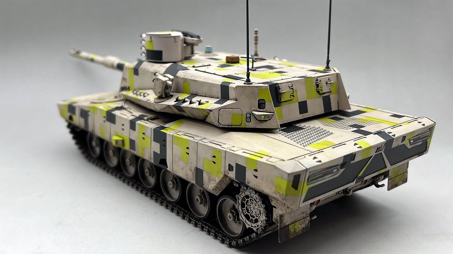 Amazon | アミュージングホビー(Amusing hobby) 1/35 KF51U
