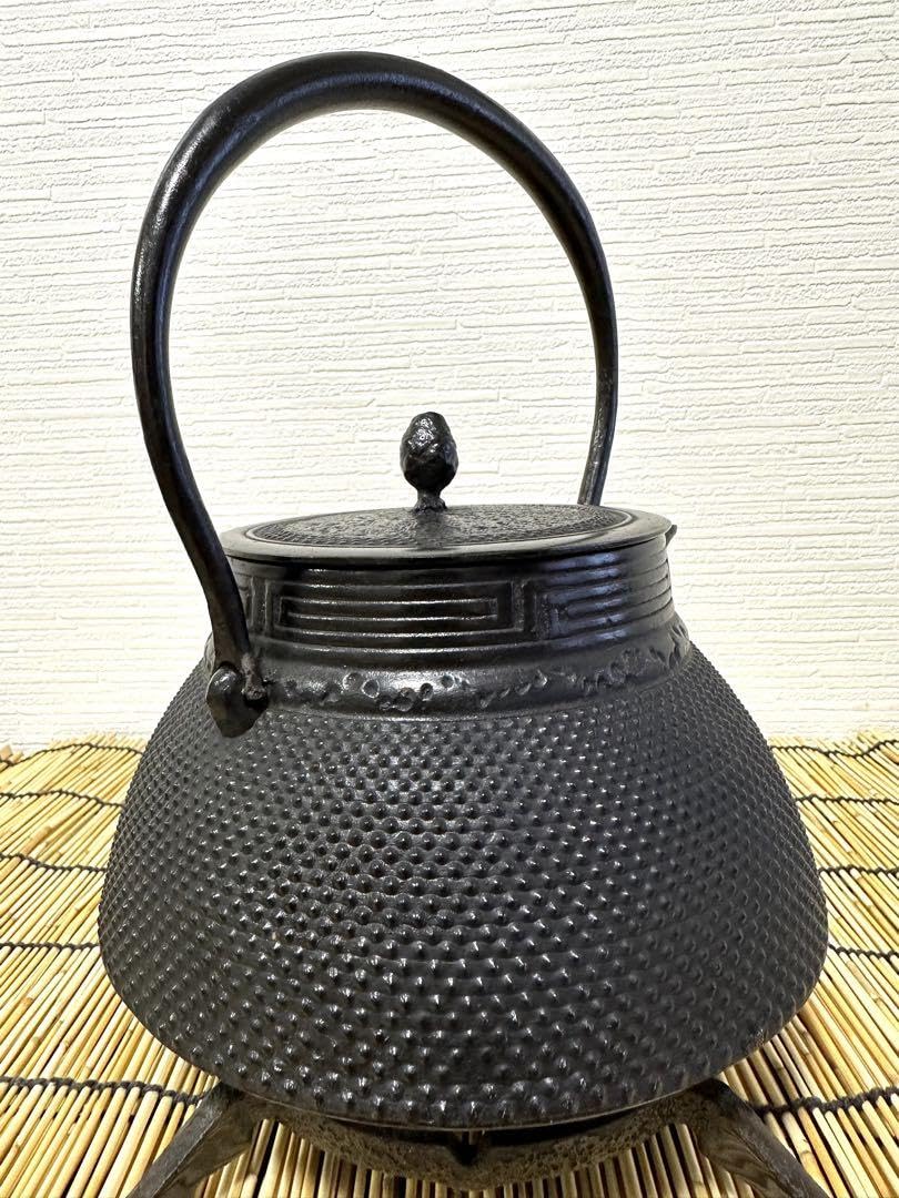 ＵＳＥＤ、良品　南部照光堂 心斎作 １２型アラレ　南部鉄瓶　南部鉄器　鉄瓶 Amazon.co.jp: 南部照光堂名人心斎造 15型アラレ 南部鉄瓶 南部鉄器