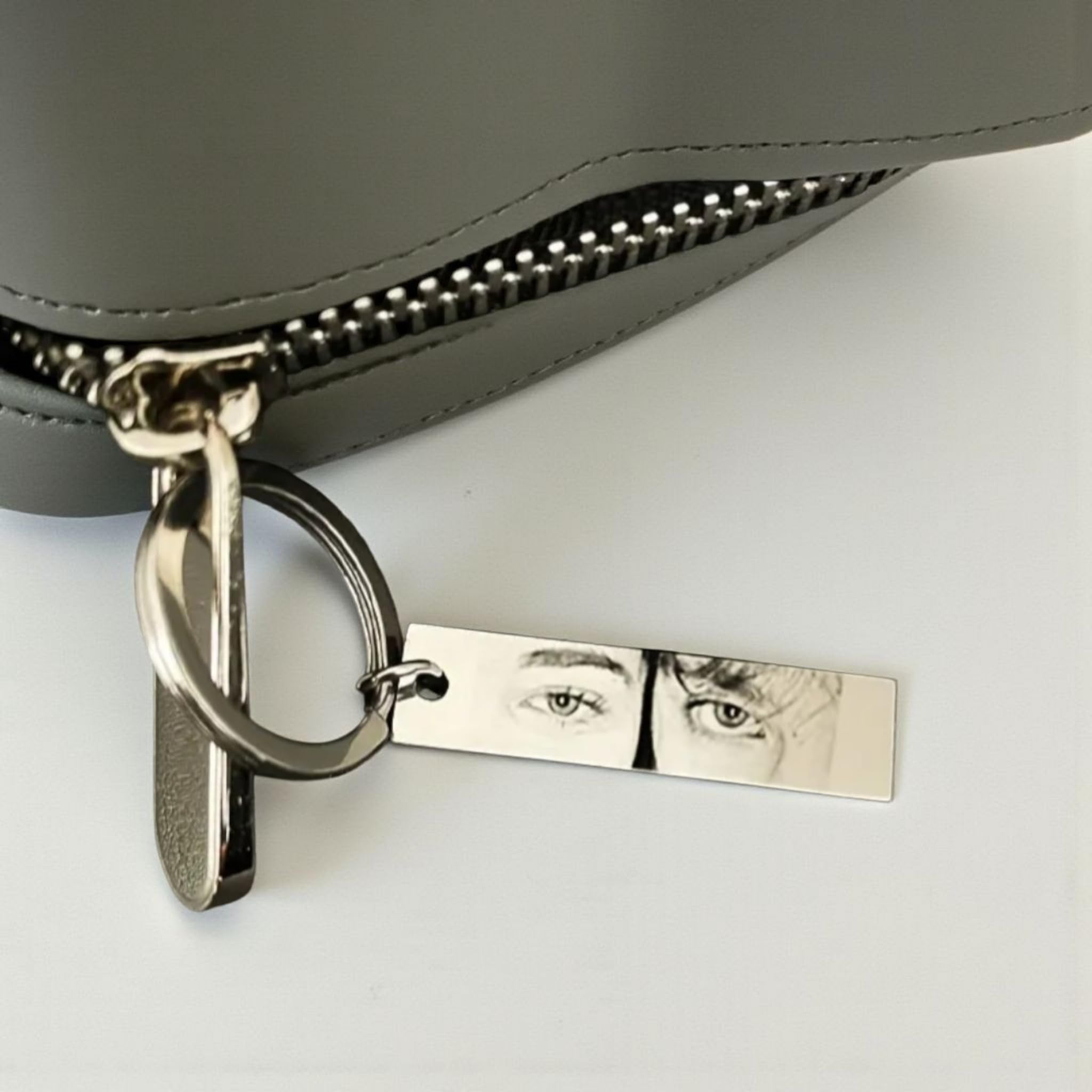 Custom Stainless Steel Keychain with Personalized Eye Design - Durable, Ideal for Valentine'S Day & Anniversaries, Unique Gift for Her, Eye Keychain, Couple Anniversary Gift.