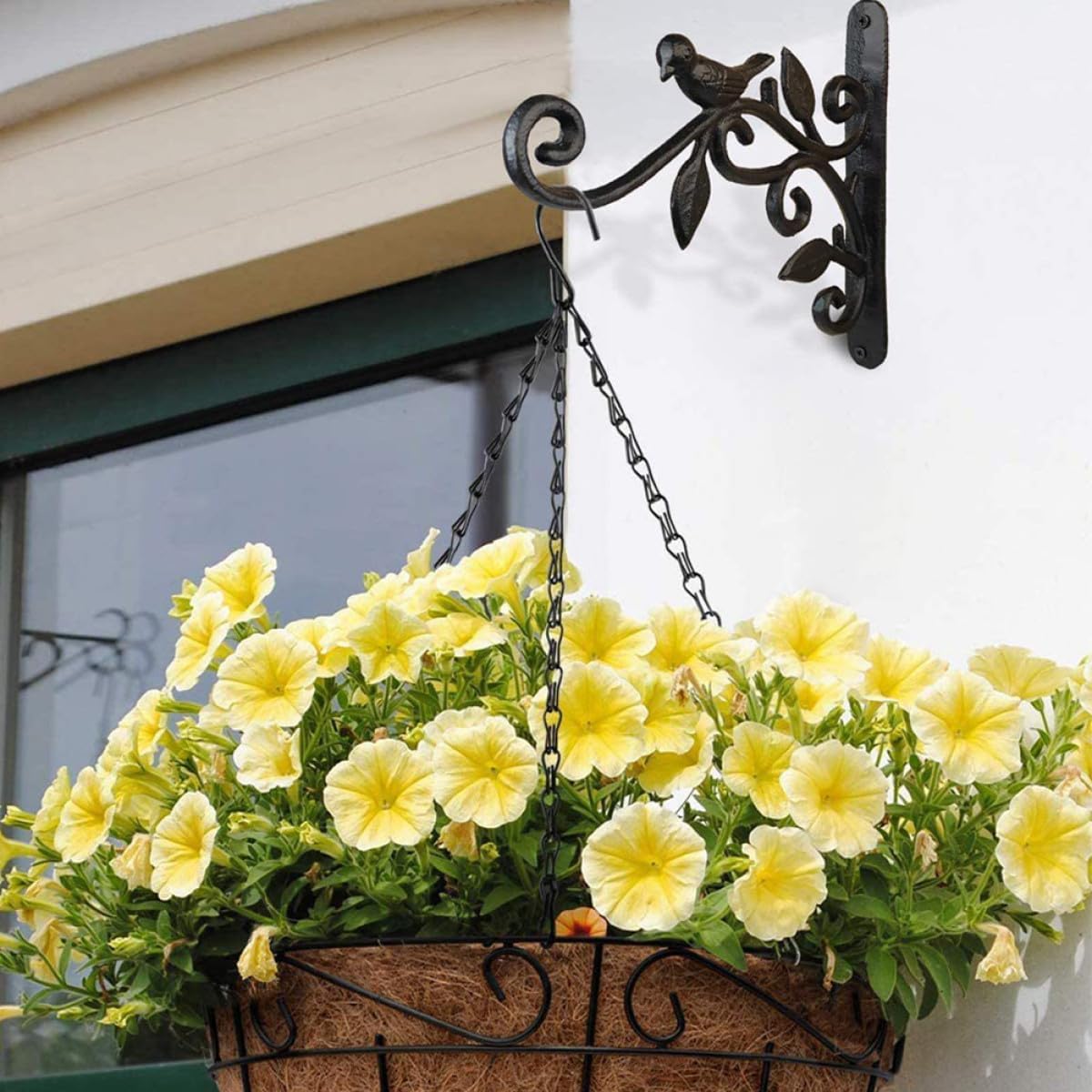 UPKOCH 2pcs Wall Mounted Hanging Plant Bracket Hooks for Garden Planter and Lantern, Black Iron Wall Hook for Outdoor Balcony Flower Basket and Bird Feeder