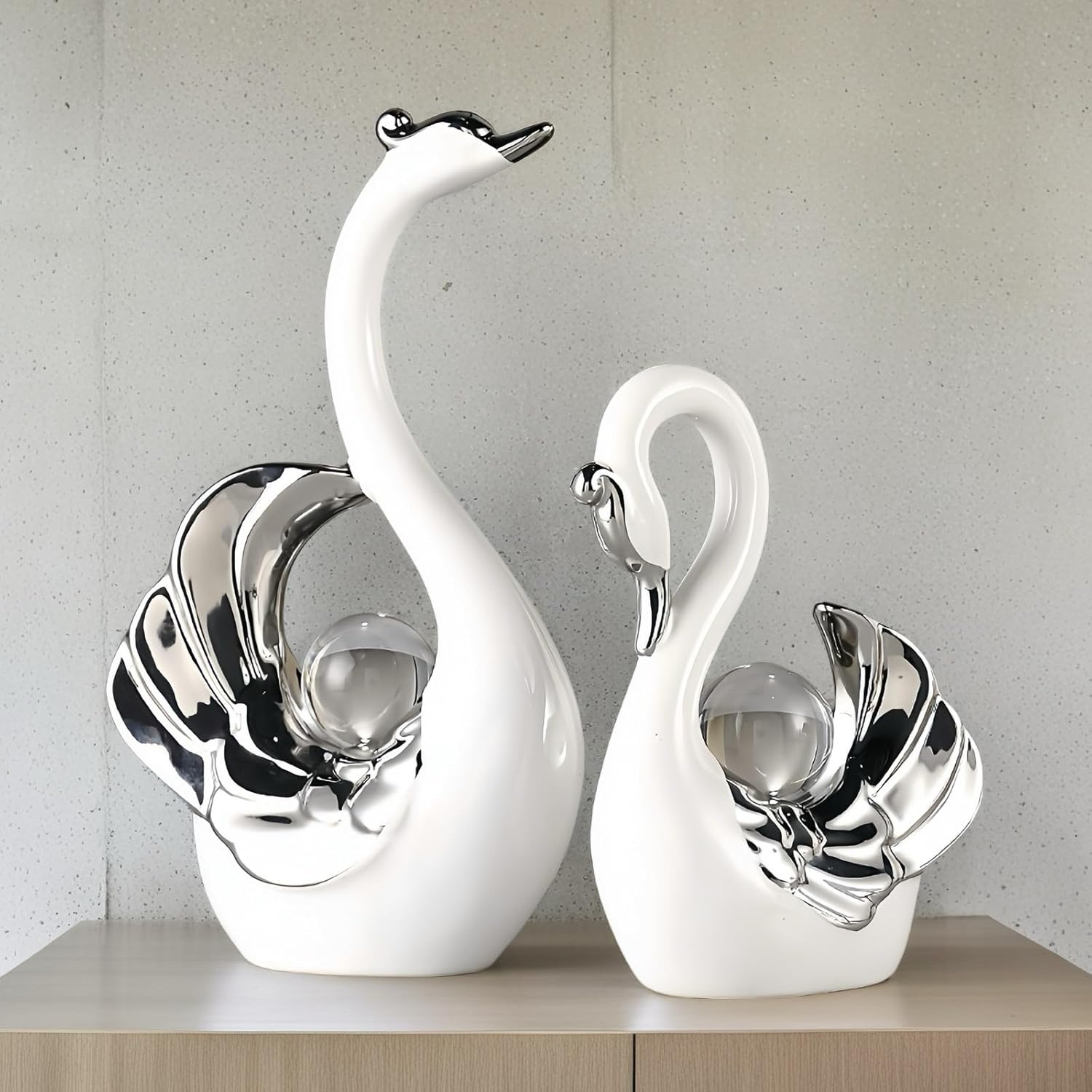XINDAM A Pair of Swan Figurines Swans Statue with Crystal Ball Model Home Office Display Decorative Craft Living Room Decor (White)