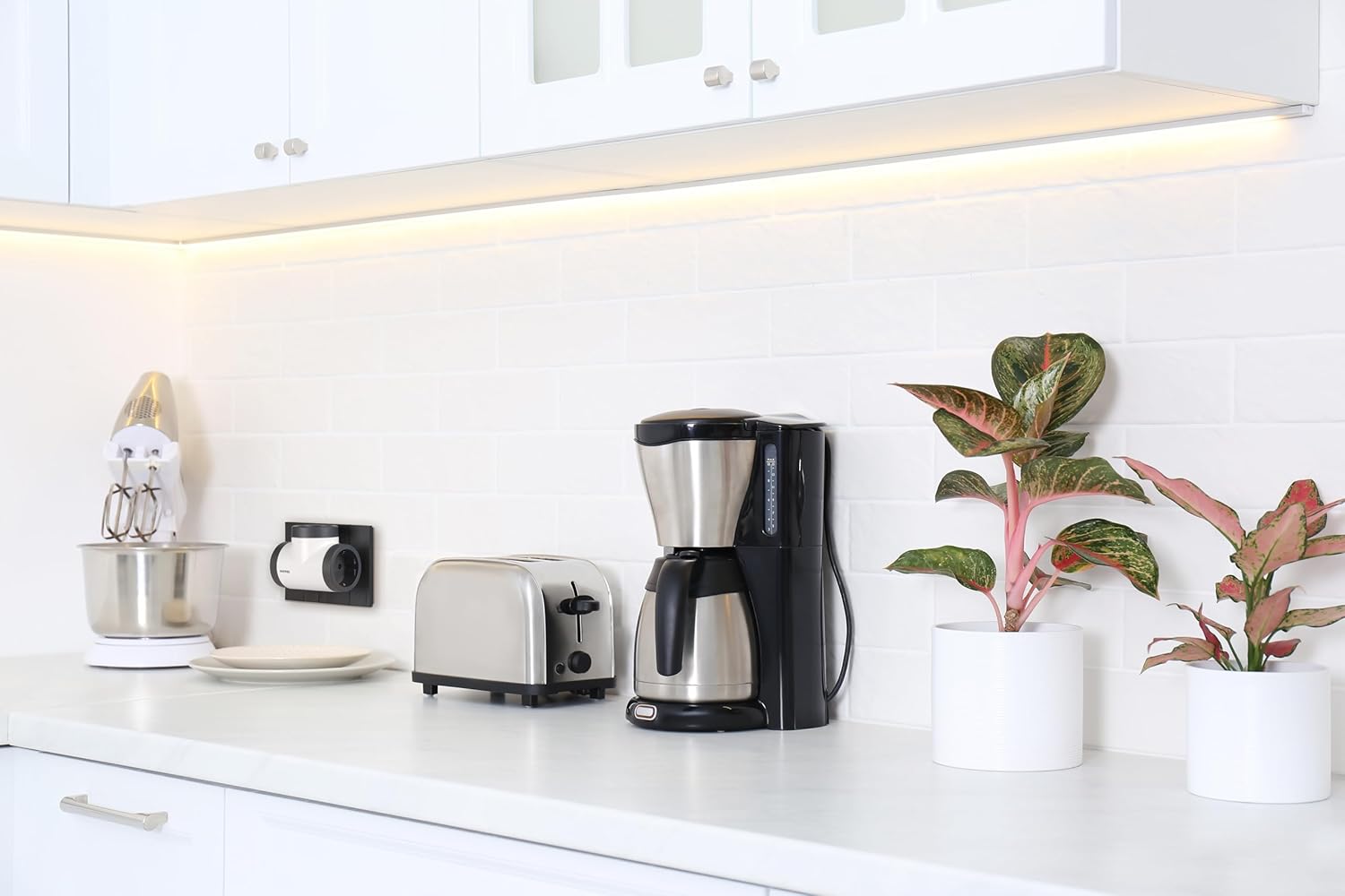 Bticino Adapter S3626D, 3 Schuko sockets, German standard, large plug 16A, multiple socket strip on 3 sides, power up to 3500 W, versatile multiple adapter, space-saving, matt