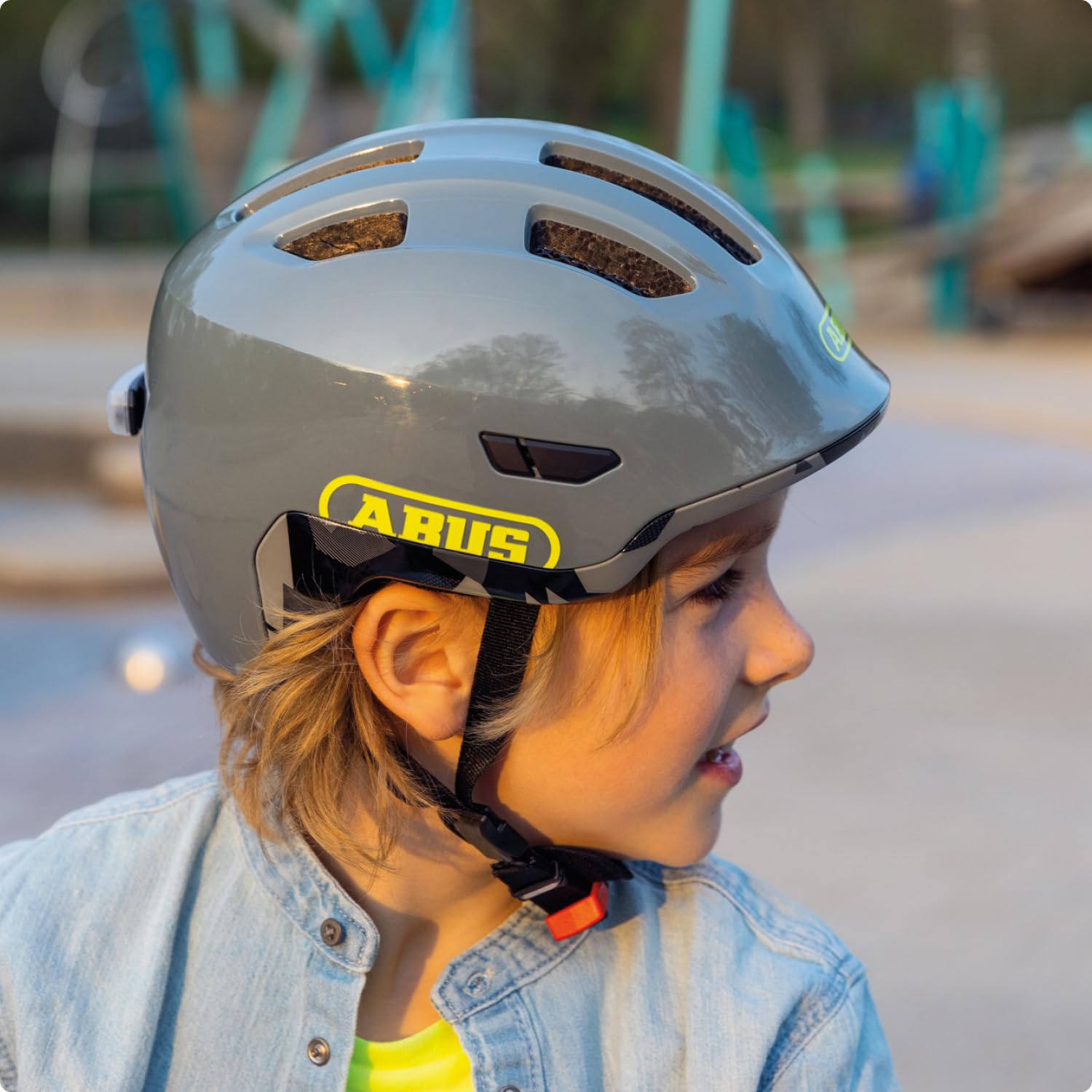 ABUS Smiley 3.0 Ace LED Casco de Bicicleta para niños, Casco de Bicicleta con luz, Ajuste Profundo y Espacio para una Cola de Caballo, para niñas y niños