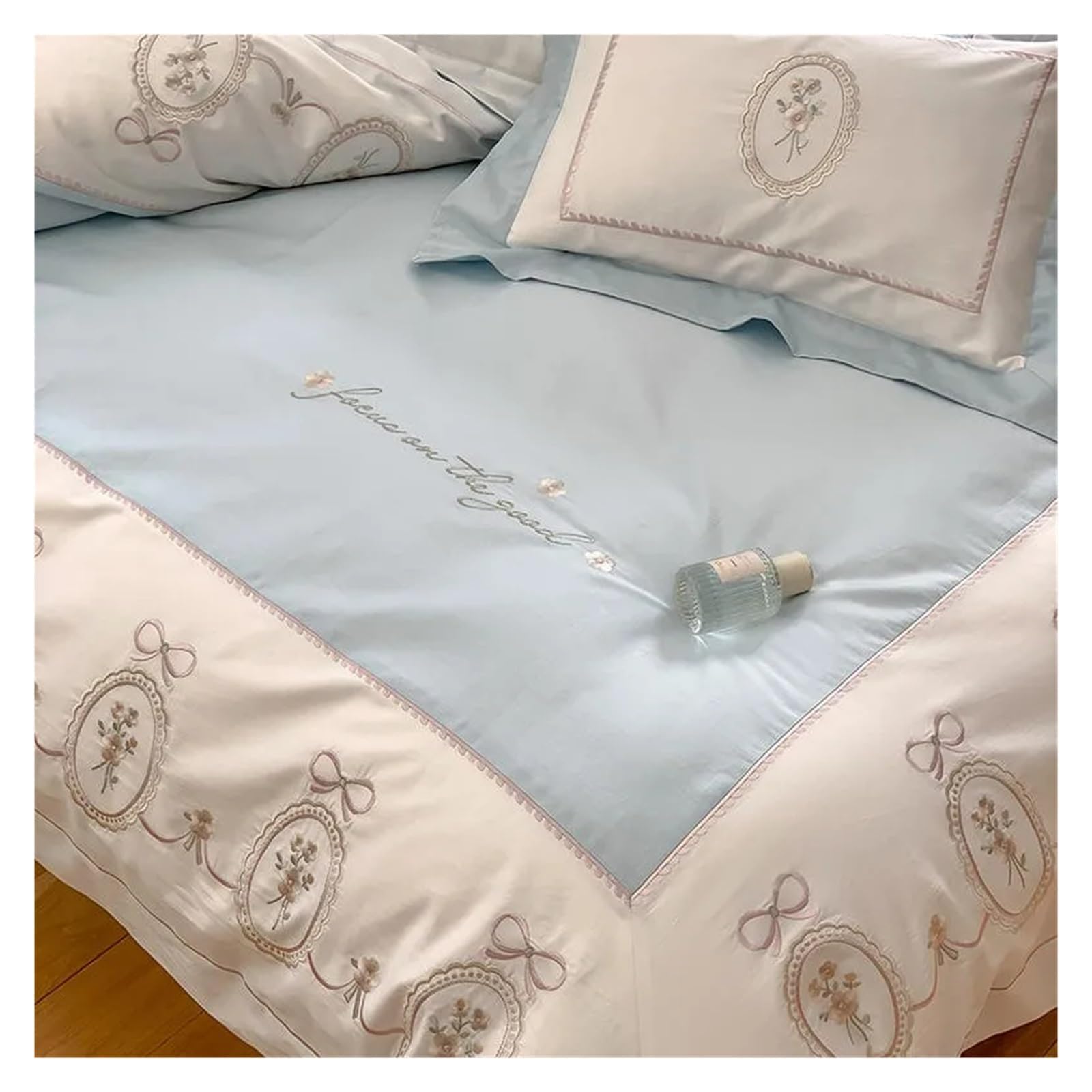 Amazon｜掛け布団カバーセット, シックな刺繍ブルーホワイトパッチ