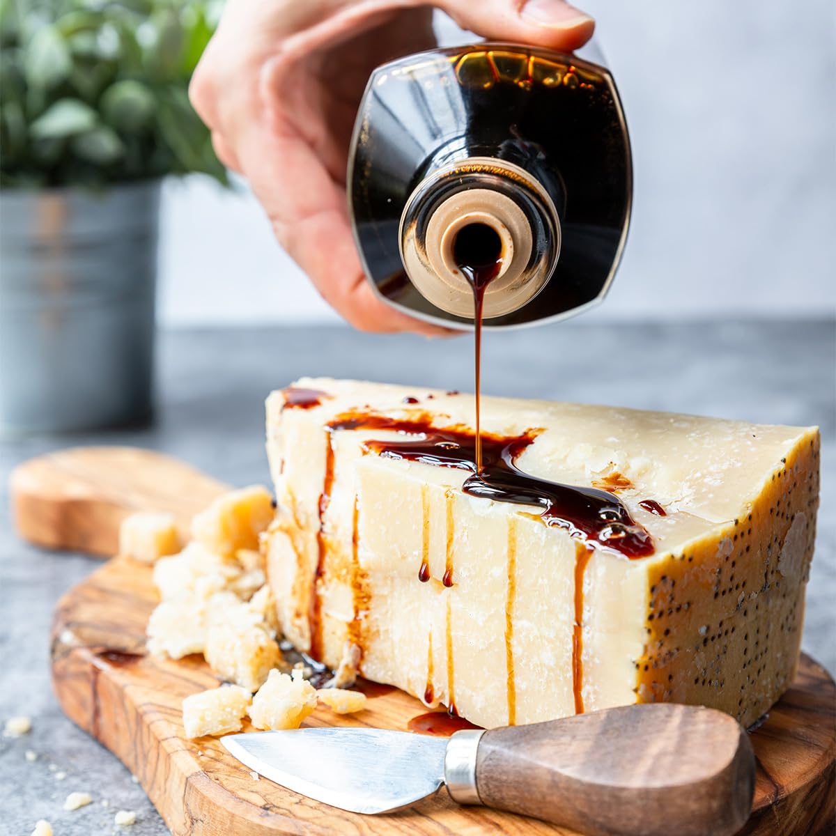 Invecchiato 7-Year Aged Balsamic Vinegar of Modena, Aceto Balsamico di Modena IGP