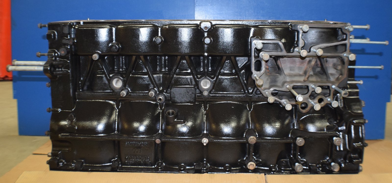 Amazon.com: MAXXFORCE 13 CYLINDER BLOCK WITH SLEEVES & BOLTS 