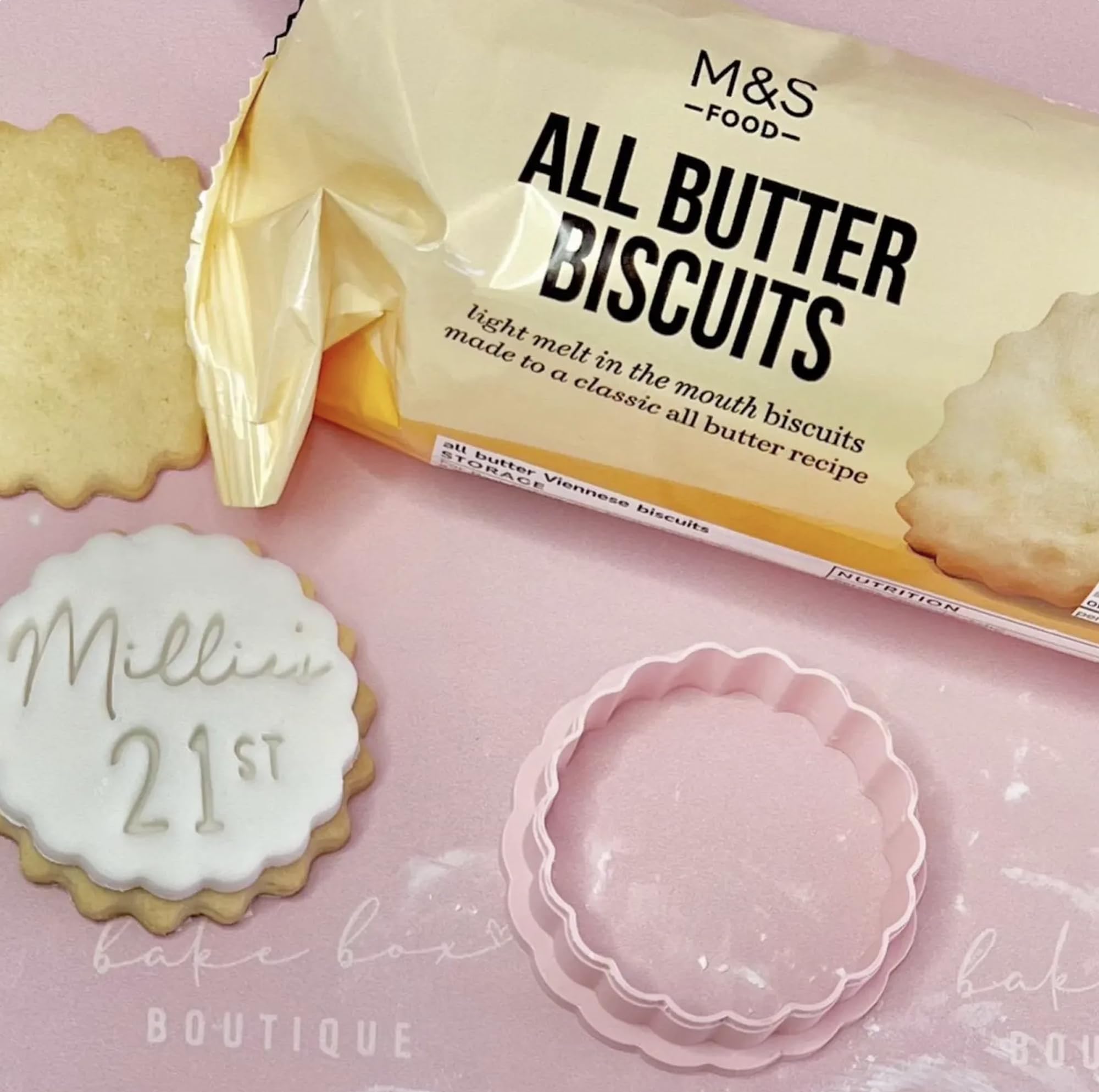 Cookie Cutter for m&s All Butter Biscuits Fondant Stamp Embosser for Marks and Spencers All Butter Biscuits Cookies Cupcakes Reusable Scallop Edge Decorating Tool