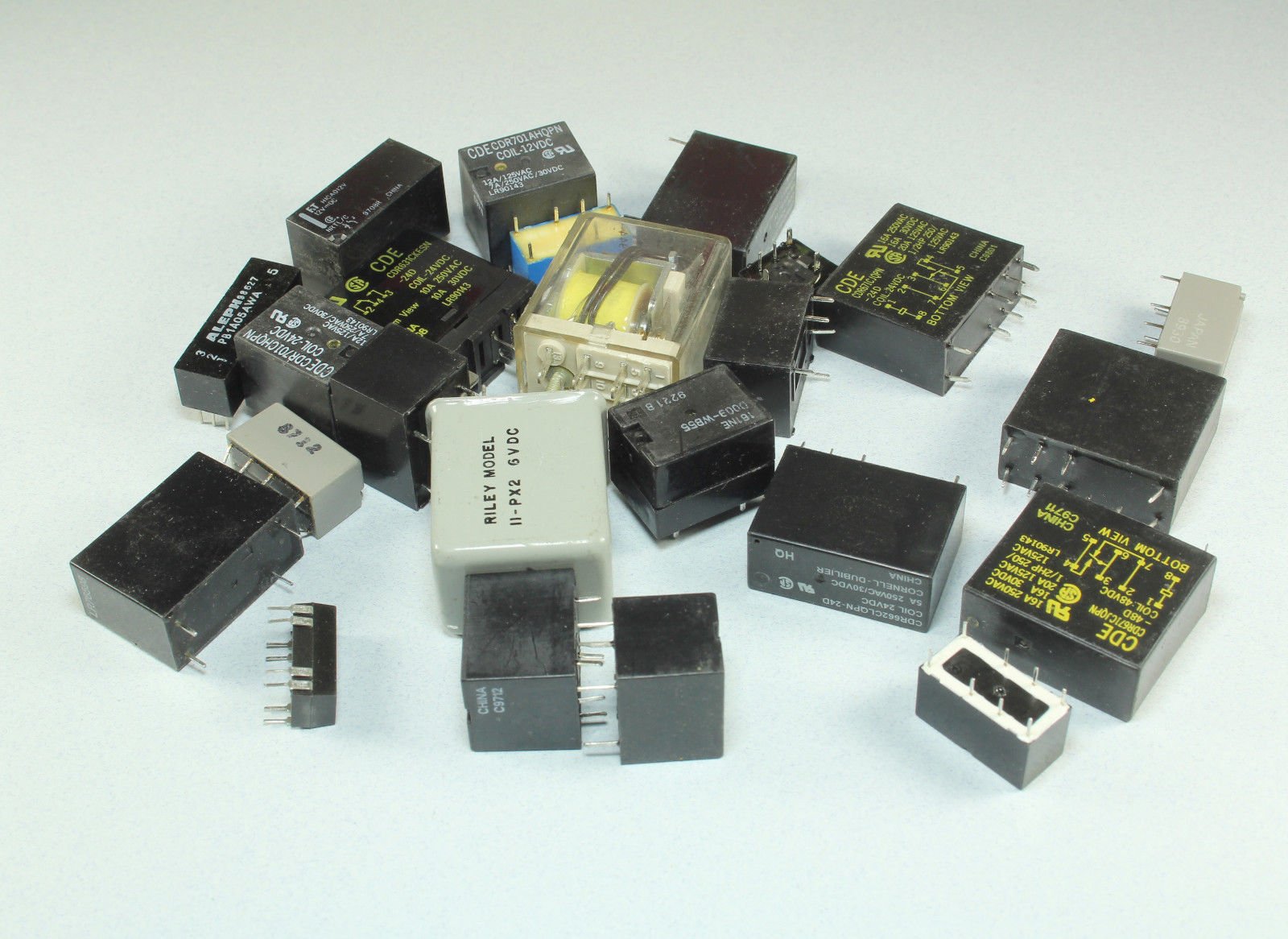 26 Pieces Relay Assortment, Various Sizes and Voltages