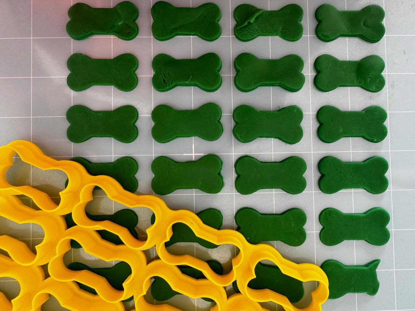 Dog Bone Multicutter (1.75" x 24 bones)