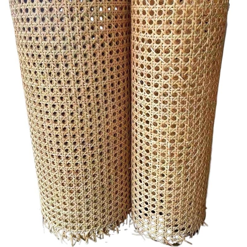 Rénover un meuble abîmé avec le rouleau de rotin naturel adhésif 40 cm pour assise de chaise