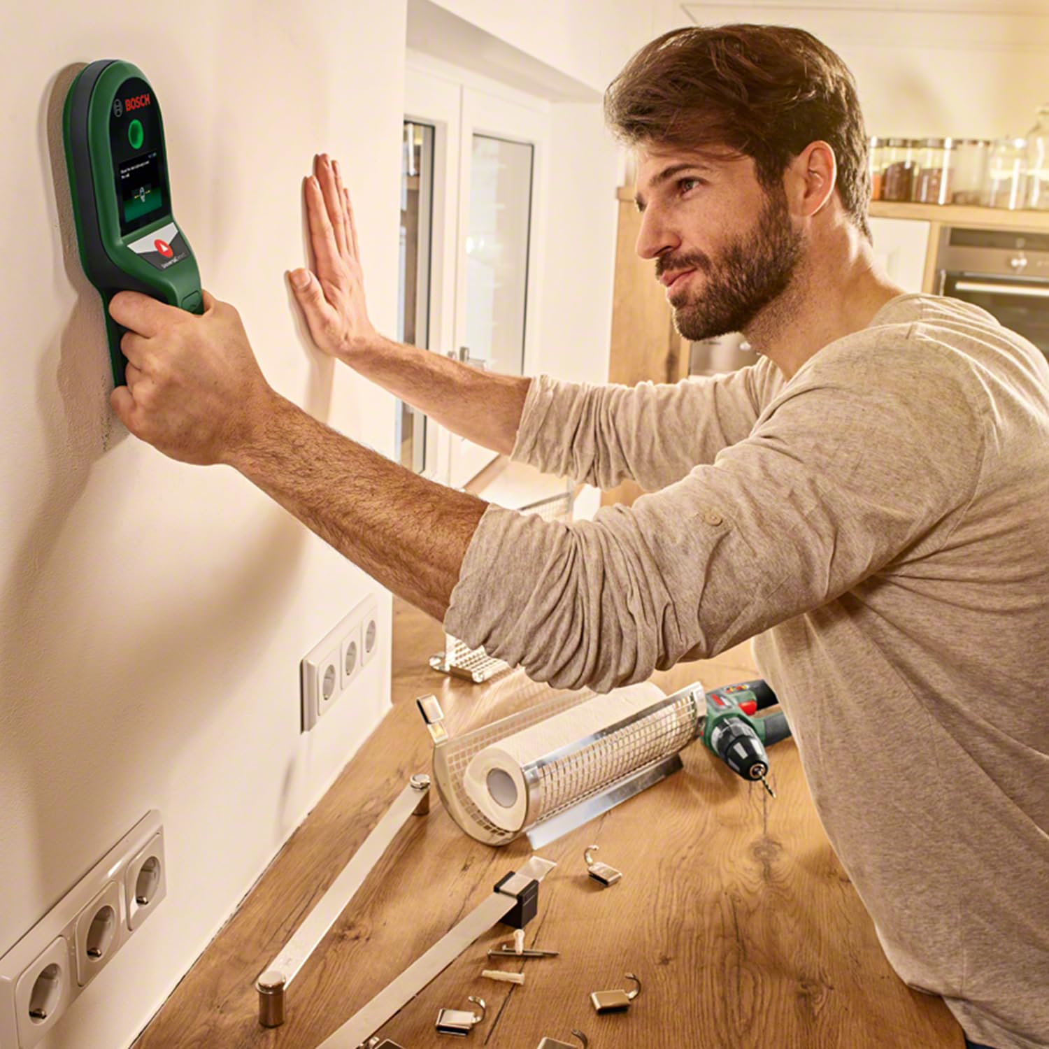 Bosch Detektor UniversalDetect (ułatwiający obsługę przewodnik instrukcjami „krok po kroku”, detektor konstrukcji drewnianych i przewodów, opakowanie kartonowe E-Commerce)