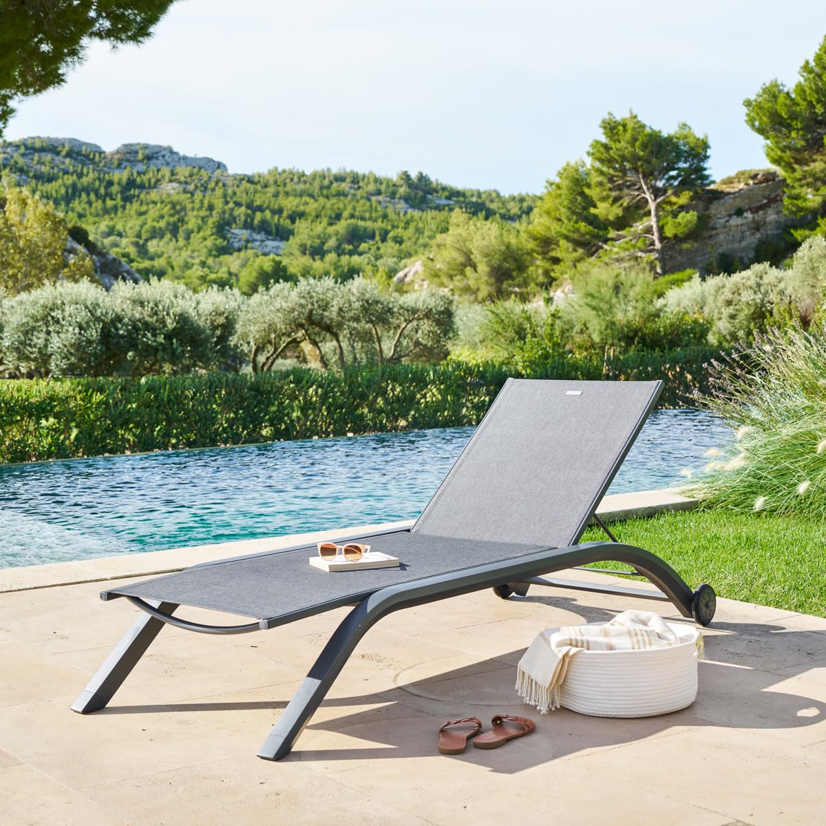 HESPERIDE - Transat Inclinable Jimani Anthracite et Graphite 2 Roues Anti-Rouille 4 Positions Mobilier Détente pour Jardin, Terrasse, Balcon, Patio