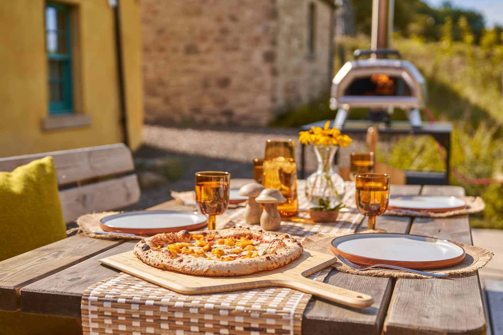Pelle à pizza en bambou 30,5cm Ooni. À la fois pelle a pizza et planche à découper, elle est idéale pour votre four a pizza!