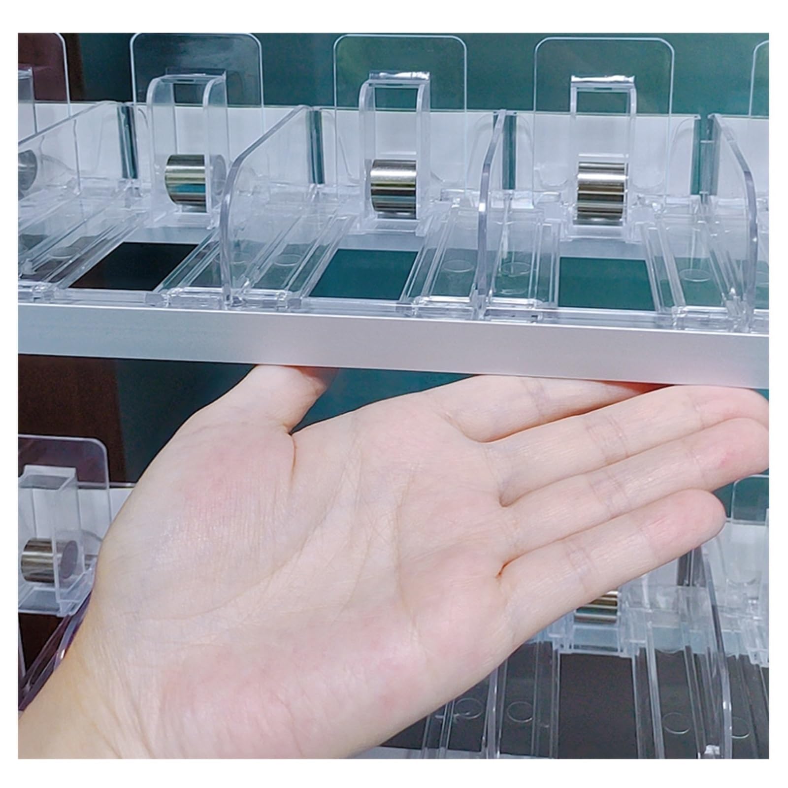Expositor de cigarrillos montado en la pared, sistema de empuje automático para facilitar la nización y almacenamiento en tiendas de conveniencia, tiendas minoristas y estaciones de servicio