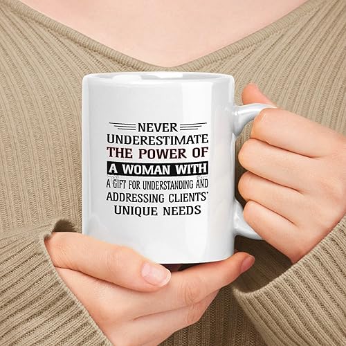 Miniatura 235 de Taza de cerámica blanca de 11 oz de regalo para mujer, nunca subestimes el poder de la mujer con un regalo para liderazgo y tutoría en atención