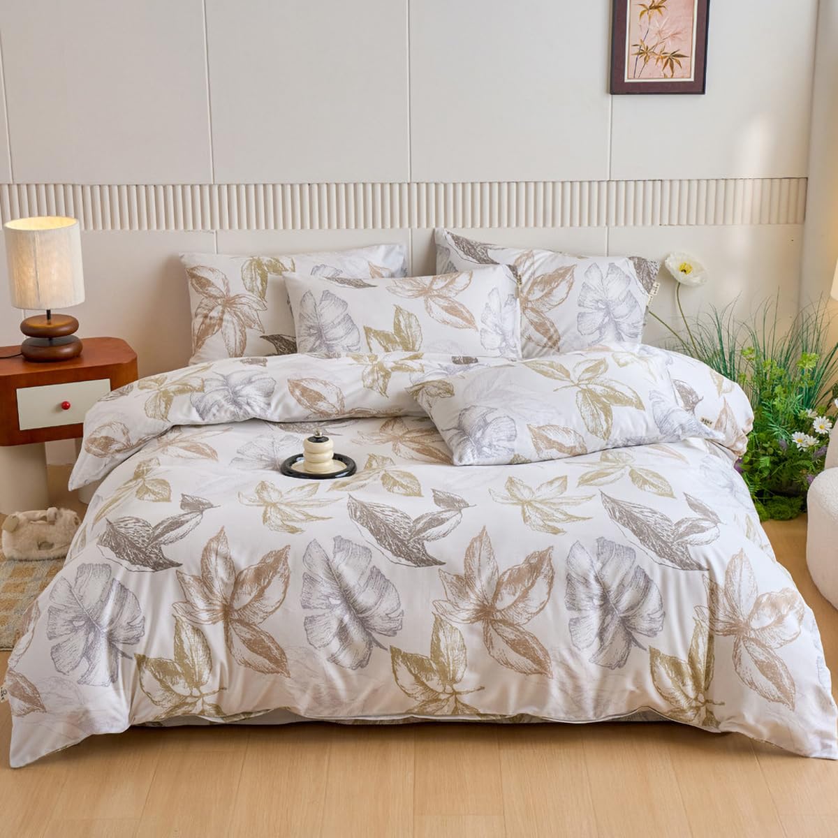 Parure de lit en coton gratté contre les draps froids d'un grand lit beige
