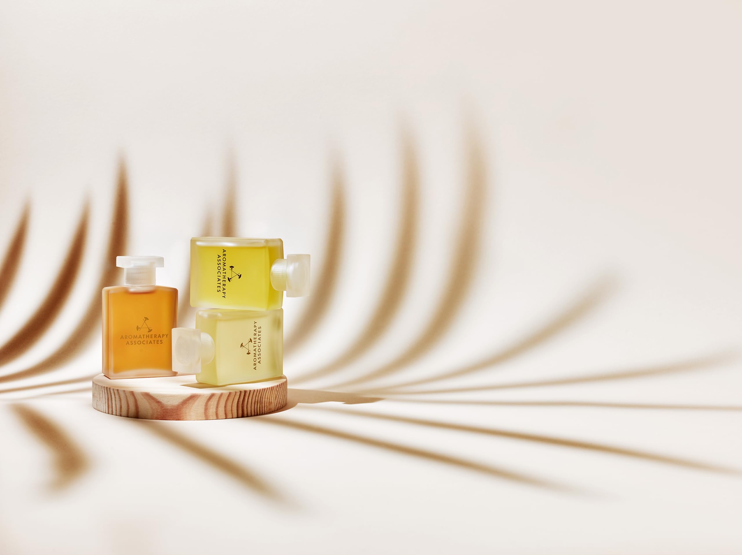 Aromatherapy Associates Bade- und Duschöl, Luxus-Spa, natürliches Bad, Badeöl, vegan, tierversuchsfrei, umweltfreundlich (Deep Relax Bade- und Duschöl, 55 ml)