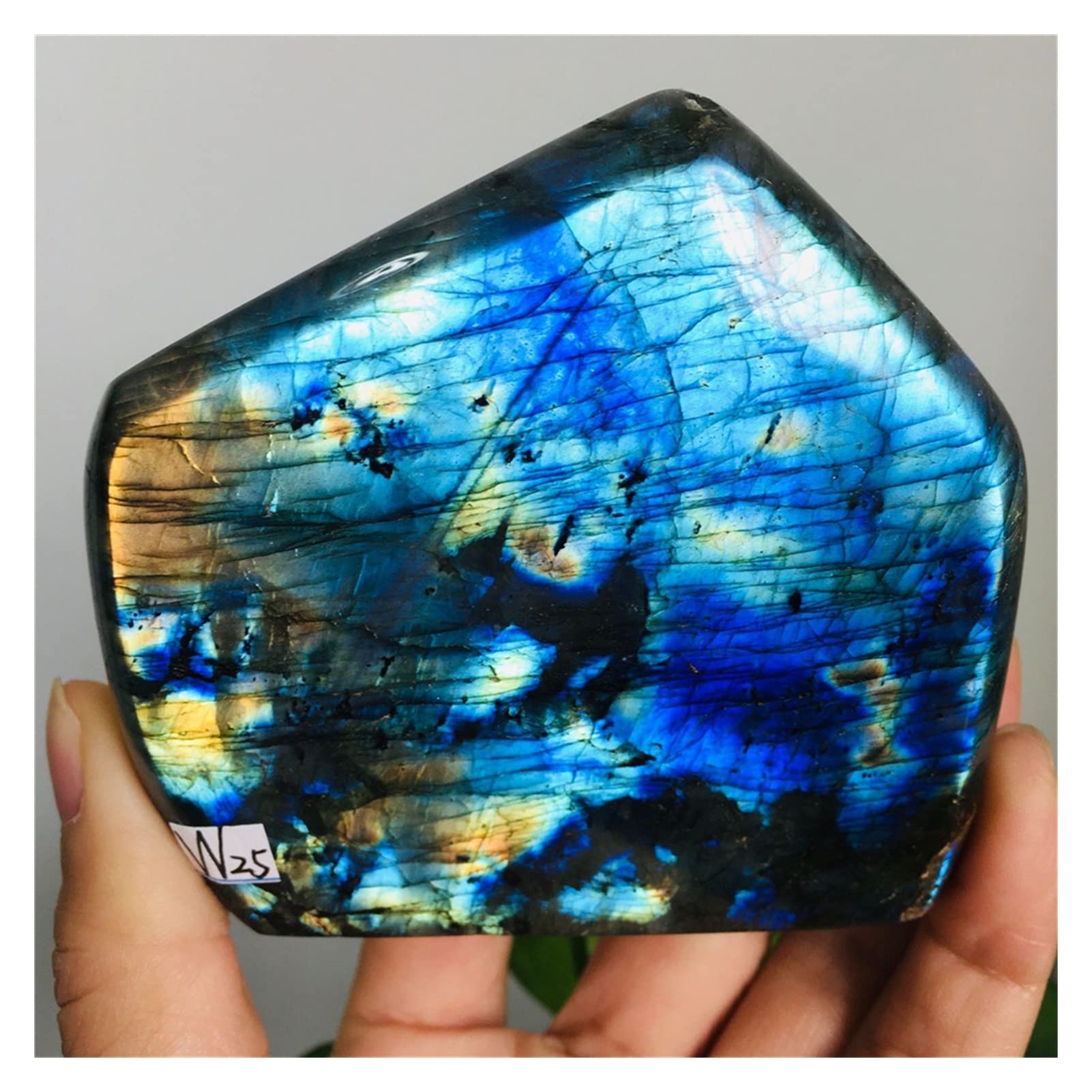 Piedra labradorita con destello decorativa para crear ambientes armónicos en el salón