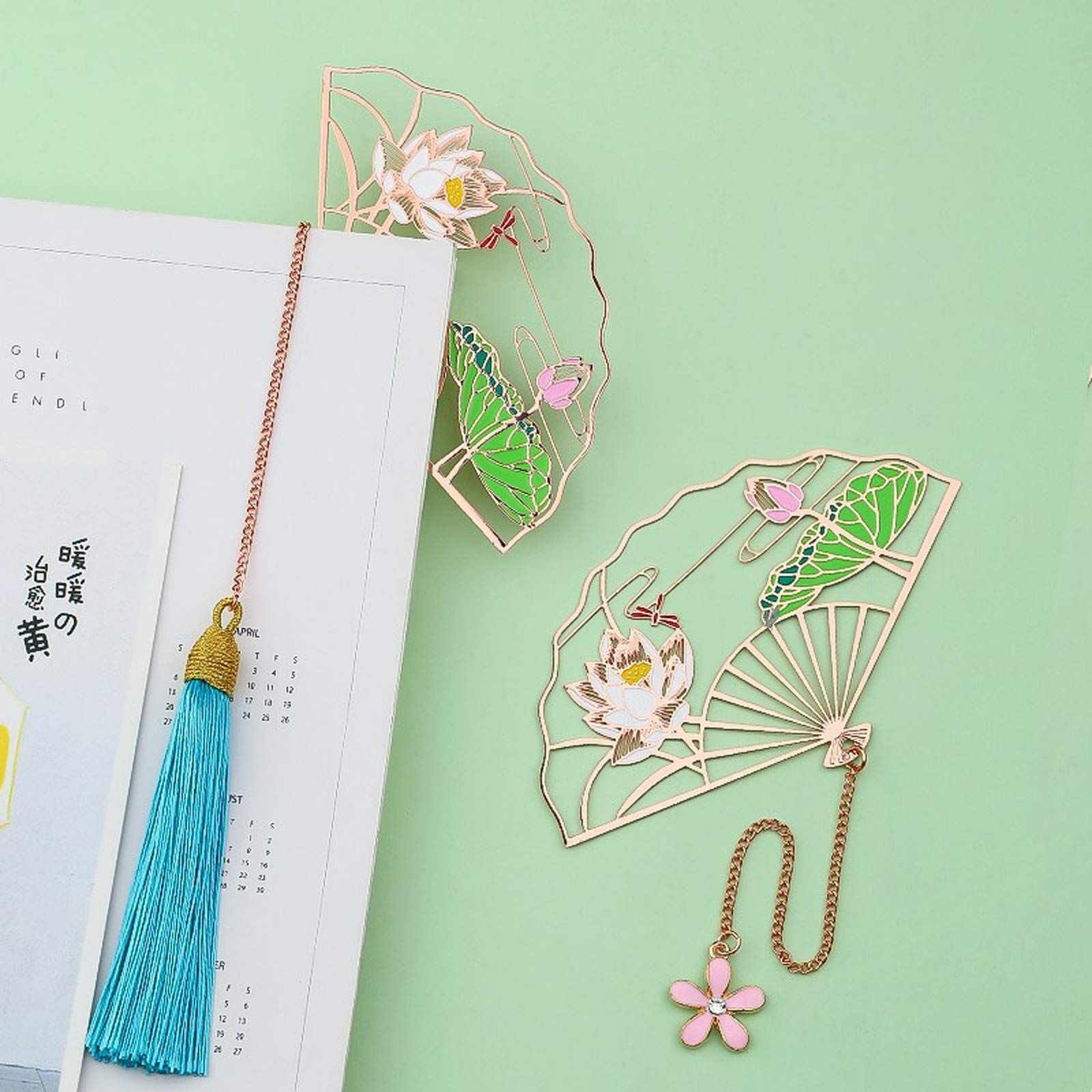 Signet Bookmarks culturels et créatifs en métal Exquisite Hollow Bookmark Page Bookmarker Un Cadeau Unique for Adultes et Enfants □ Tassel + Pendentif □ Signets