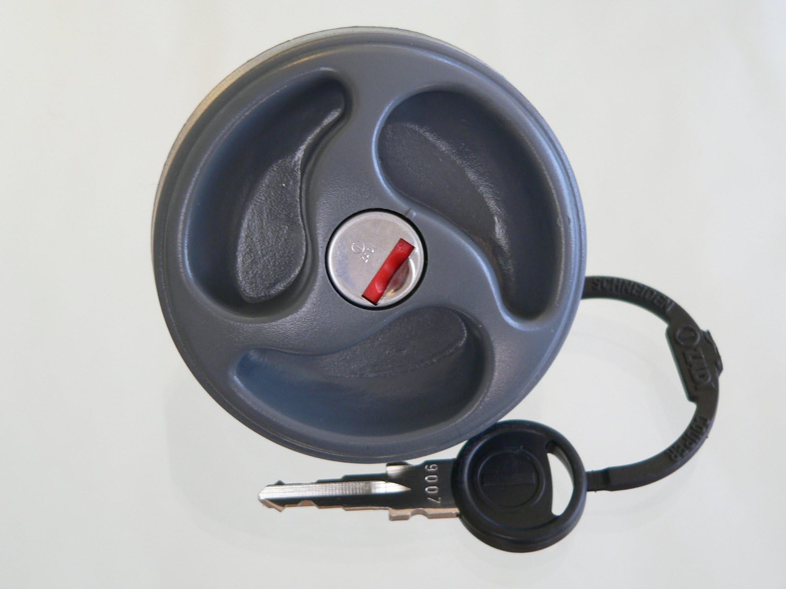 Fresh water inlet locakable cap supplied with two keys suitable for most fresh water inlets on motorhomes caravans and boats. (Grey)