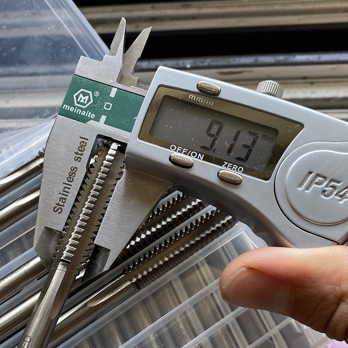 Tight Space Thread Restorer