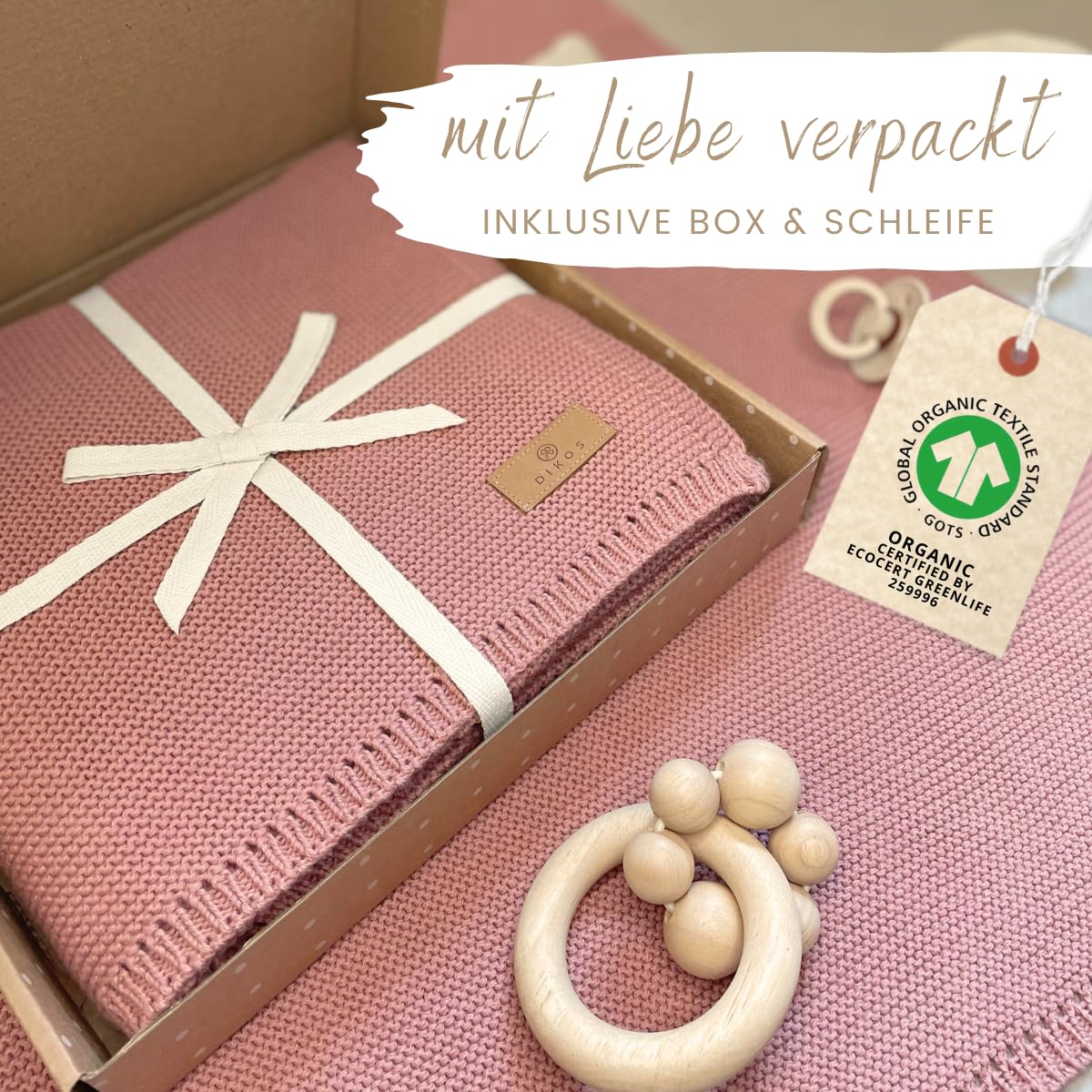 DIKOS Babydecke 100% Bio-Baumwolle – Strickdecke für Neugeborene Mädchen | Weiche, atmungsaktive Baby Decke. GOTS- & Oeko-TEX zertifiziert. Kuscheldecke, Geschenk zur Geburt & Babygeschenk, Beere
