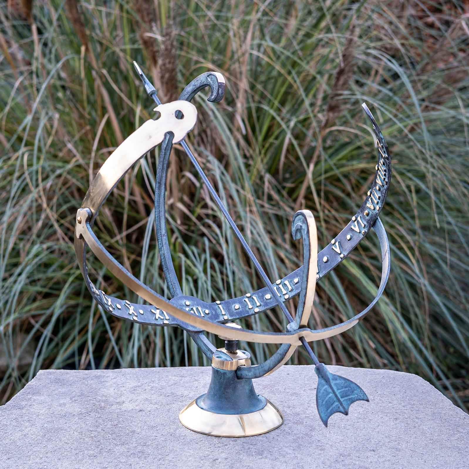IDYL Outdoor Zeitmesser aus Bronze Sonnenuhr - hochwertig und auffällig | Nr. 0028 | Maße: 45 x 55 x 40 cm