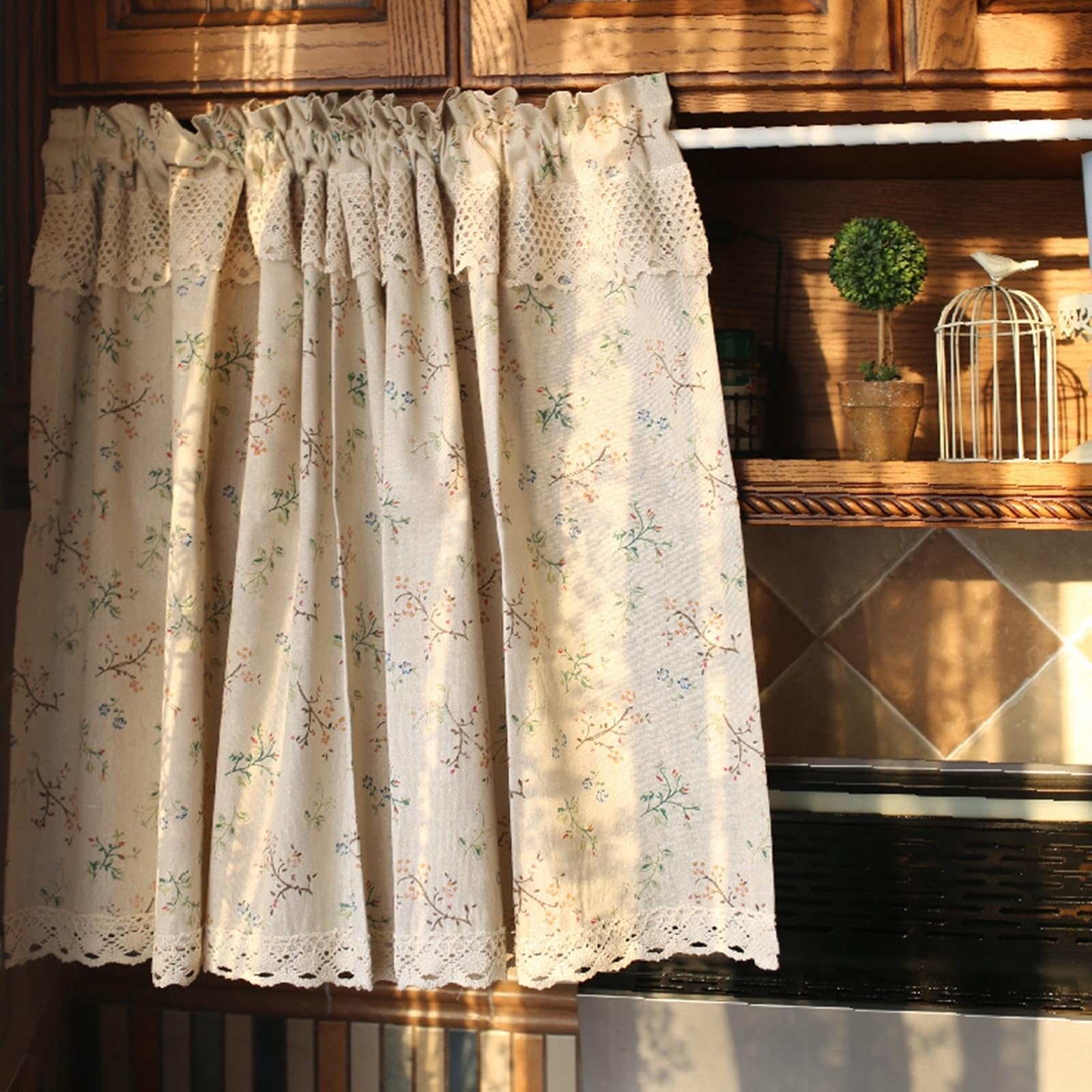 Rideau de porte intérieur occultant fleuri pour tamiser la lumière de la cuisine