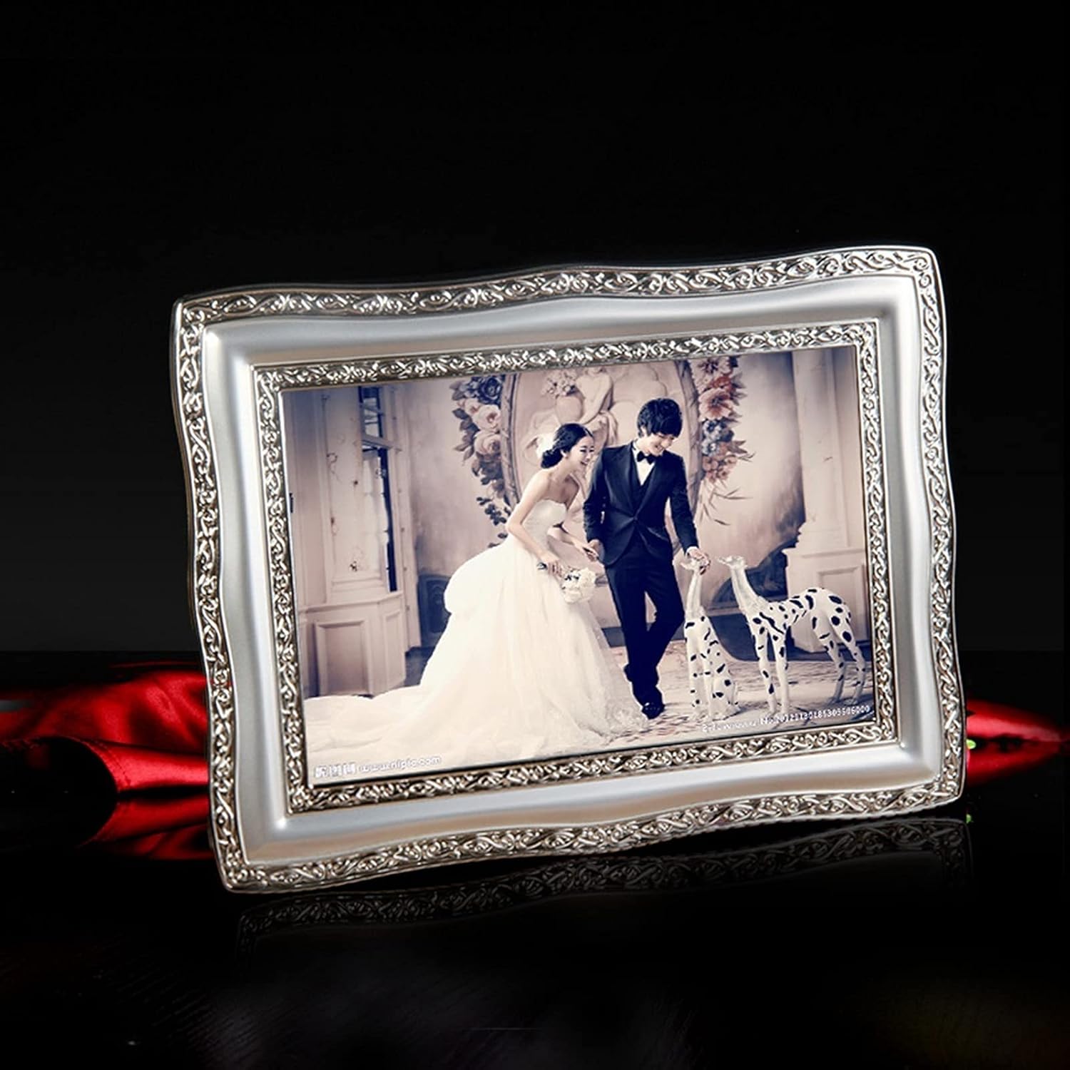 Photo Frame Silver Plated Photo Frame with Brushed Metal Pattern Border 4x6 Picture Frames Single Photo Frame for Wall Mount & Table Top Display Display Pictures(8x10 inches)