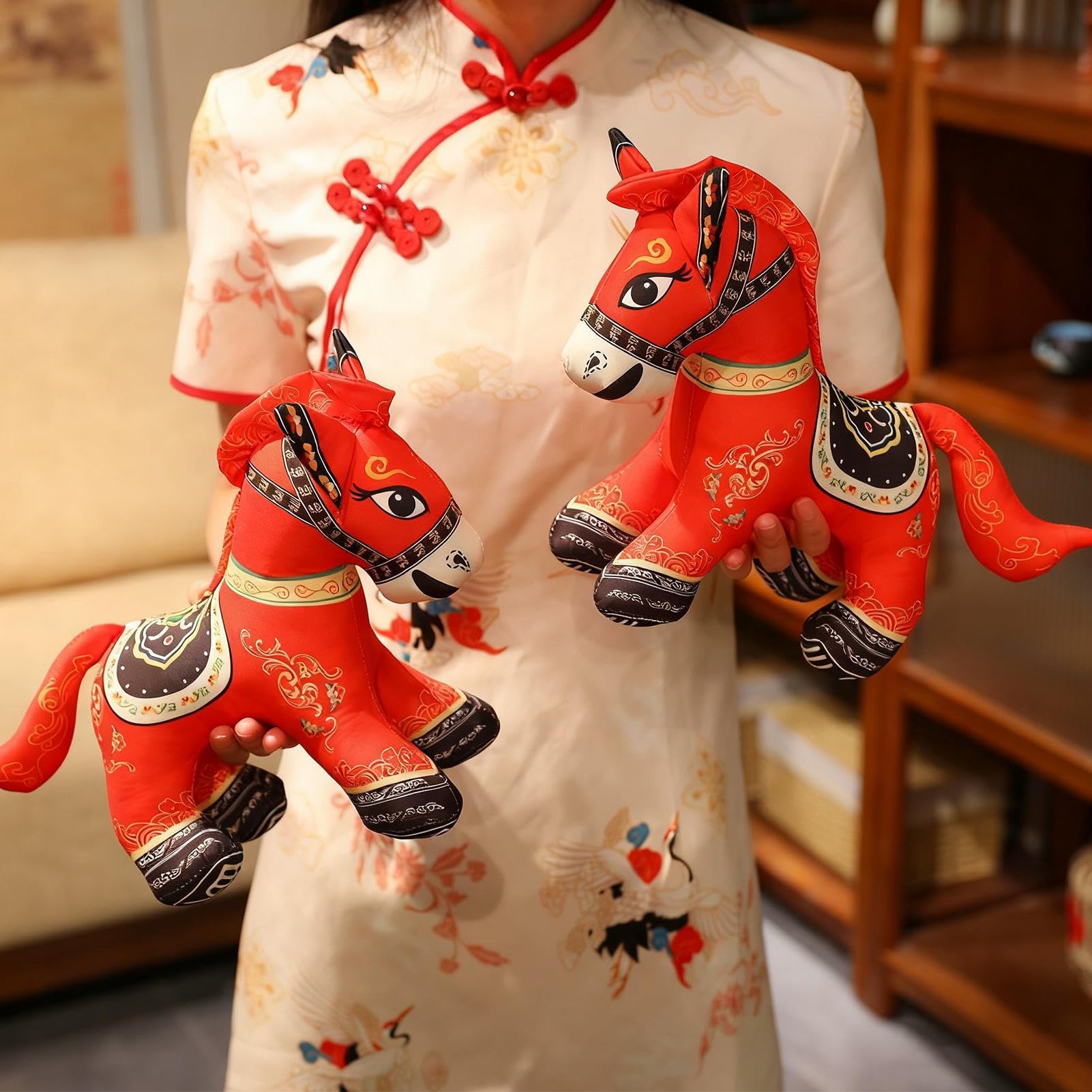 JERALIHEYBO Peluche de Año Nuevo Chino del Caballo 2026, divertido caballo rojo sonriente y llorando, adorno de peluche del zodiaco de la suerte para decoración de mesa de oficina en casa JERALIHEYBO Peluche de Año Nuevo Chino del Caballo 2026, divertido caballo rojo sonriente y llorando, adorno de peluche del zodiaco de la suerte para decoración de mesa de oficina en casa
