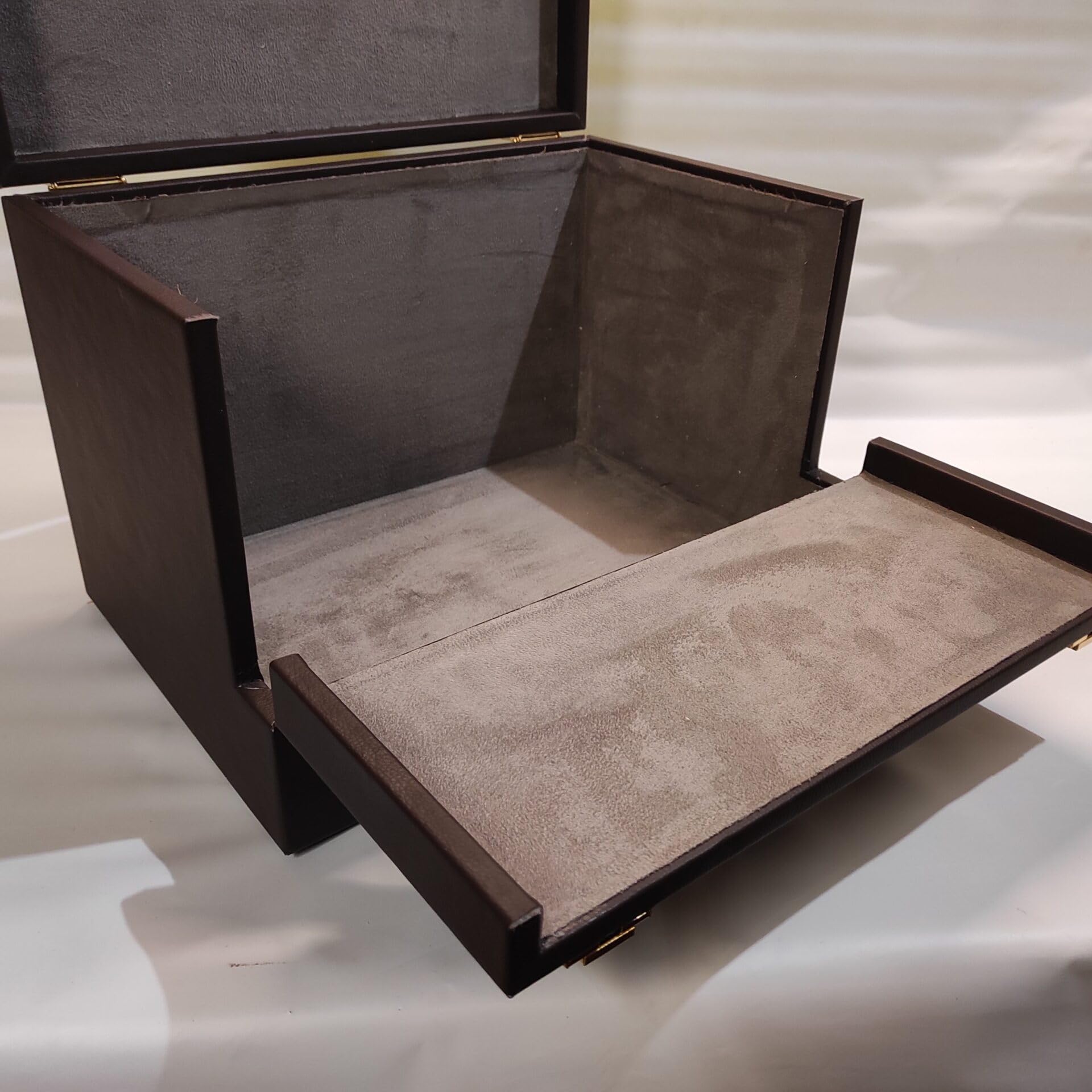 Caja para Monedas colección Hecha a Mano, similpiel marrón con Interior Alcantara Gris, Capacidad 14 bandejas, Doble Cierre con Llave, Artesanal Made in Italy