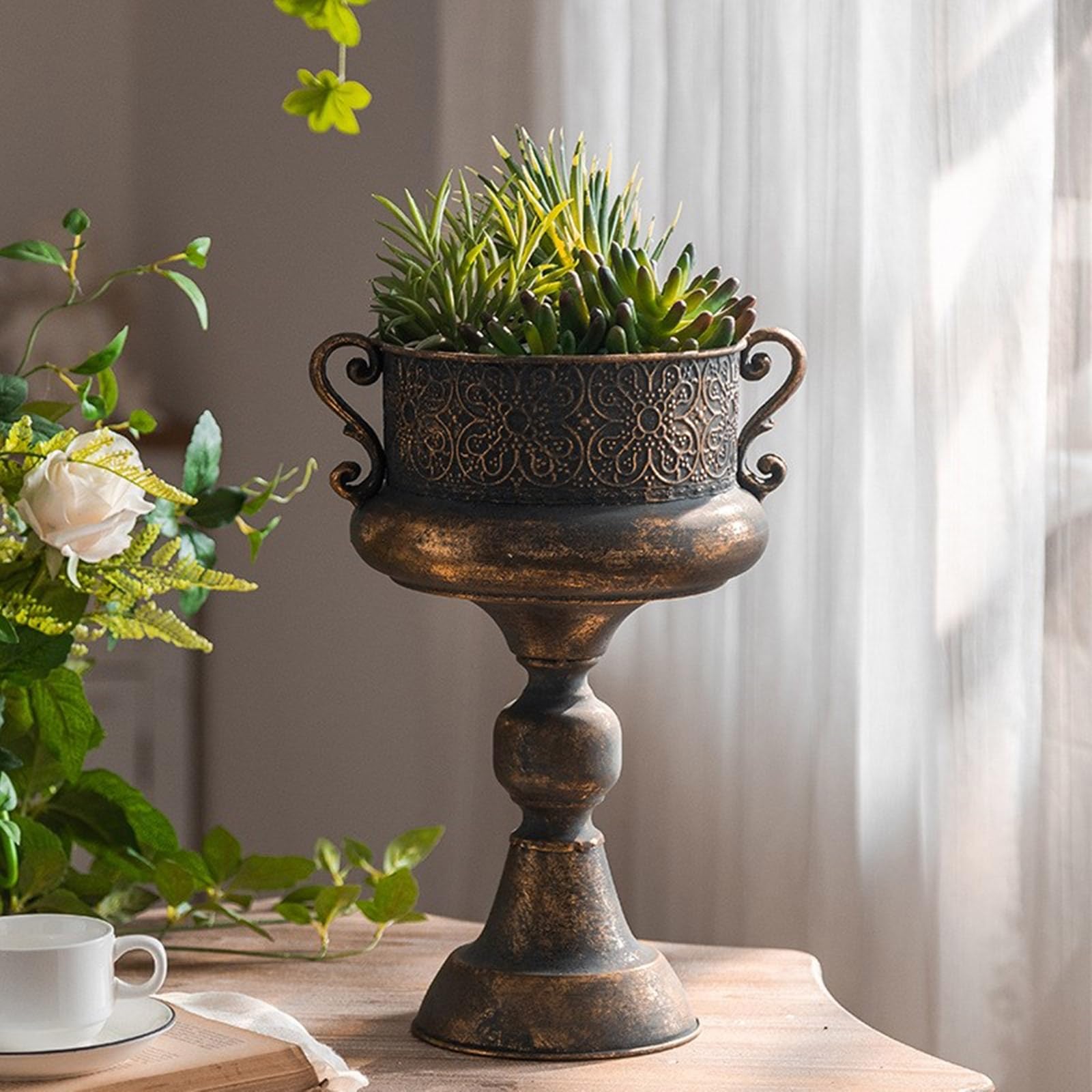 Pflanzgefäß aus geprägtem Eisen, runder antiker Blumentopf für den Innen und Außenbereich, Garten und Heimdekoration, Fotografie Vase
